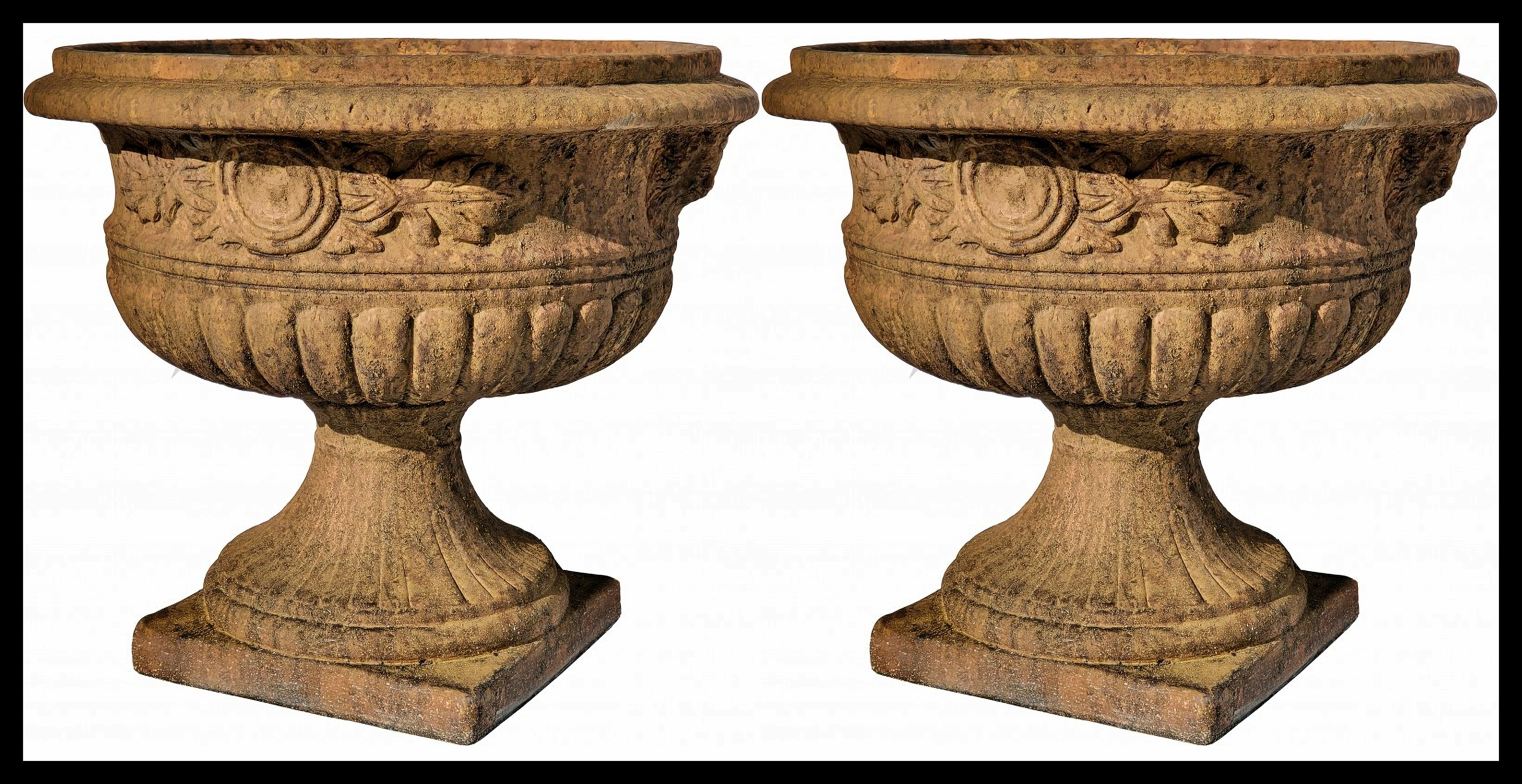 PAIR OF SENESE D TERRACOTTA VASES 20th Century

Medici chalice decorated with crowns of leaves and satyrs, 30 vertical pods.
HEIGHT 45 cm
INTERNAL DEPTH OF THE BASIN 21 cm
WEIGHT 15 Kg
SQUARE BASE - SIDE X SIDE 28 X 28 cm
EXTERNAL MOUTH DIAMETER 52