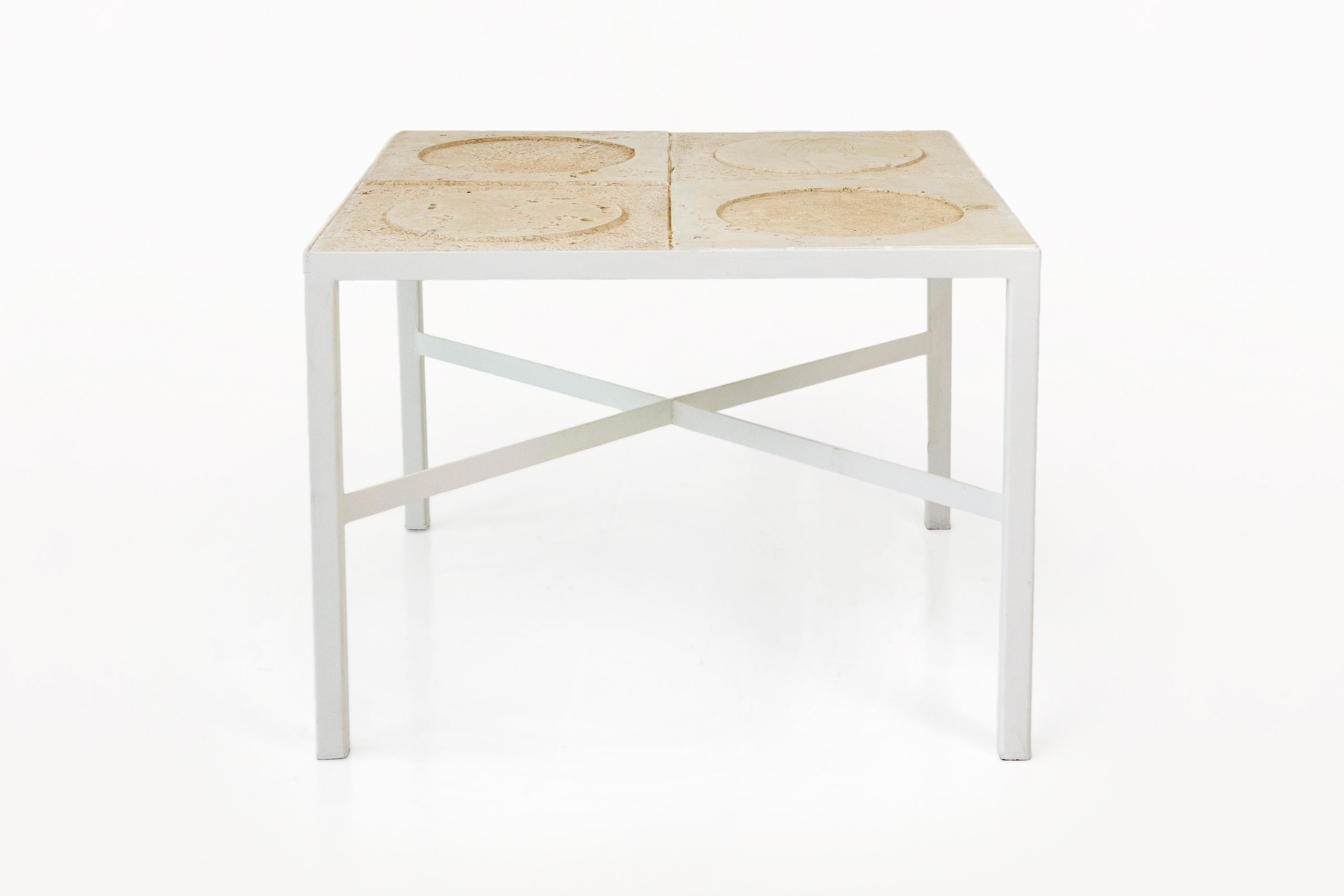 DESCRIPTION : Paire de tables basses en pierre Nerone de Serge Castella Design/One, circa 2020, Espagne.
Table basse Serge Castella design.
Panneaux en pierre de travertin sculptée Vintage By By et base en métal laqué.
La combinaison du contemporain