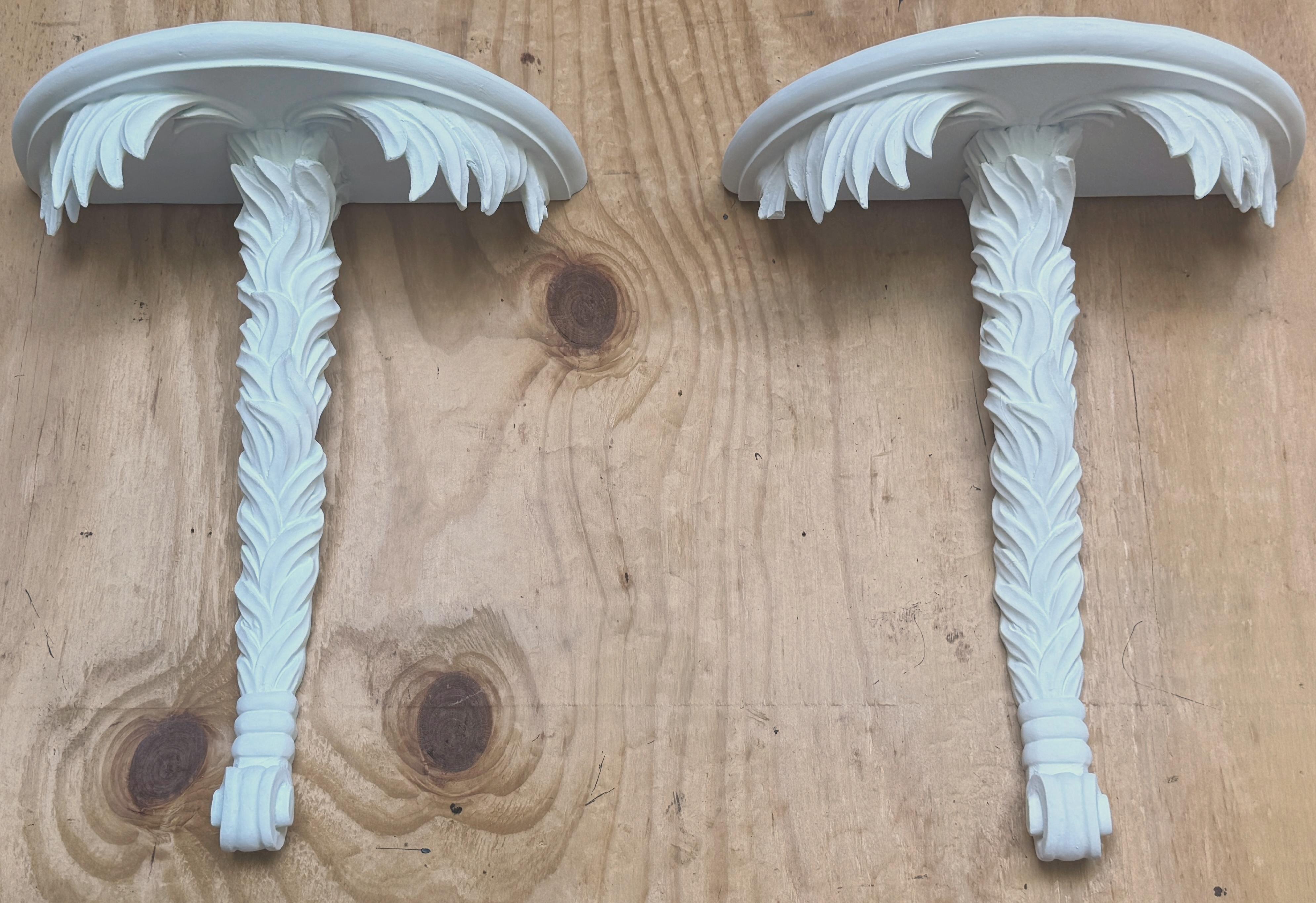 Pair of Serge Roche style White Lacquered Wood Palmette Wall Brackets/ Shelves In Good Condition For Sale In West Palm Beach, FL