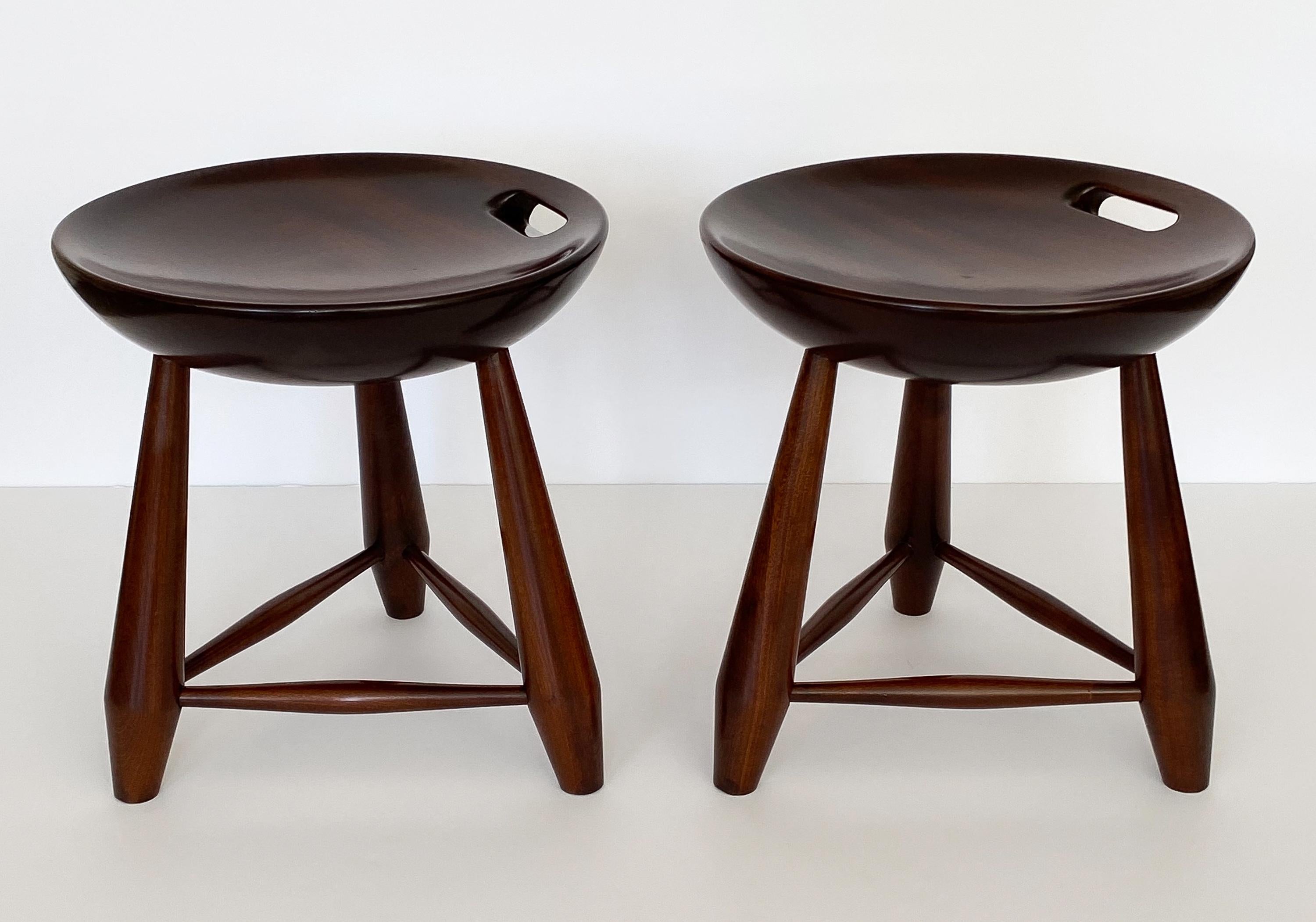 Paar Mocho-Hocker von Sergio Rodrigues aus brasilianischem Jacarandá (Moderne der Mitte des Jahrhunderts)