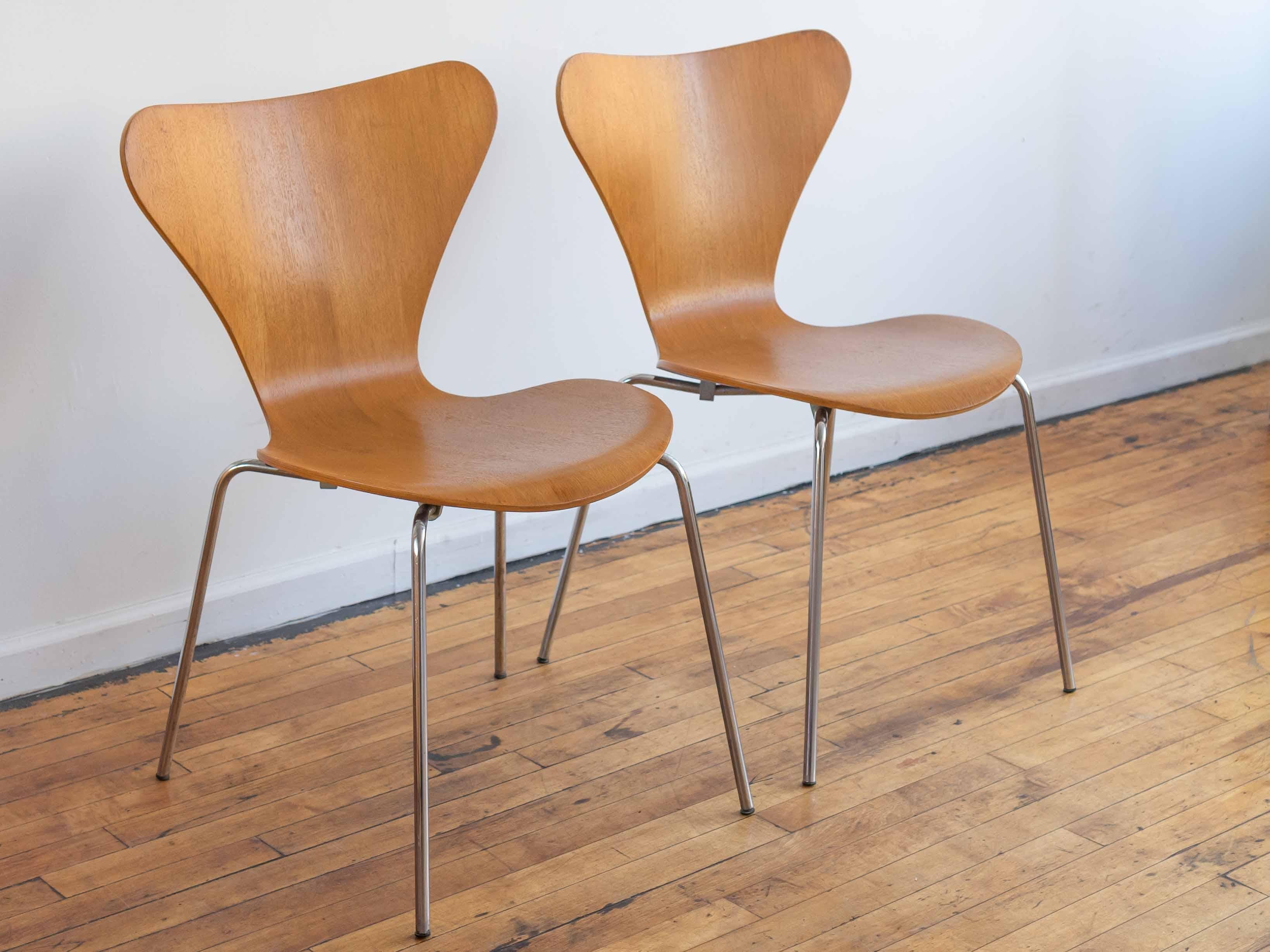 Mid-Century Modern Paire de chaises de salle à manger Series 7 « Butterfly » d'Arne Jacobson pour Fritz Hansen en vente
