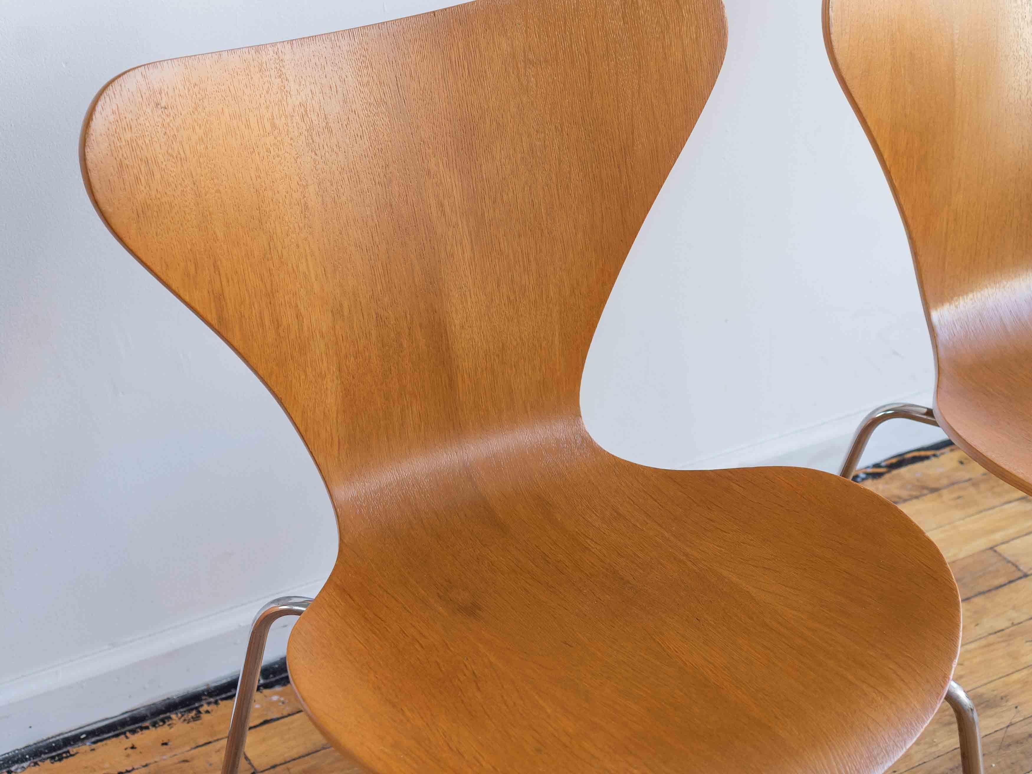 Danois Paire de chaises de salle à manger Series 7 « Butterfly » d'Arne Jacobson pour Fritz Hansen en vente