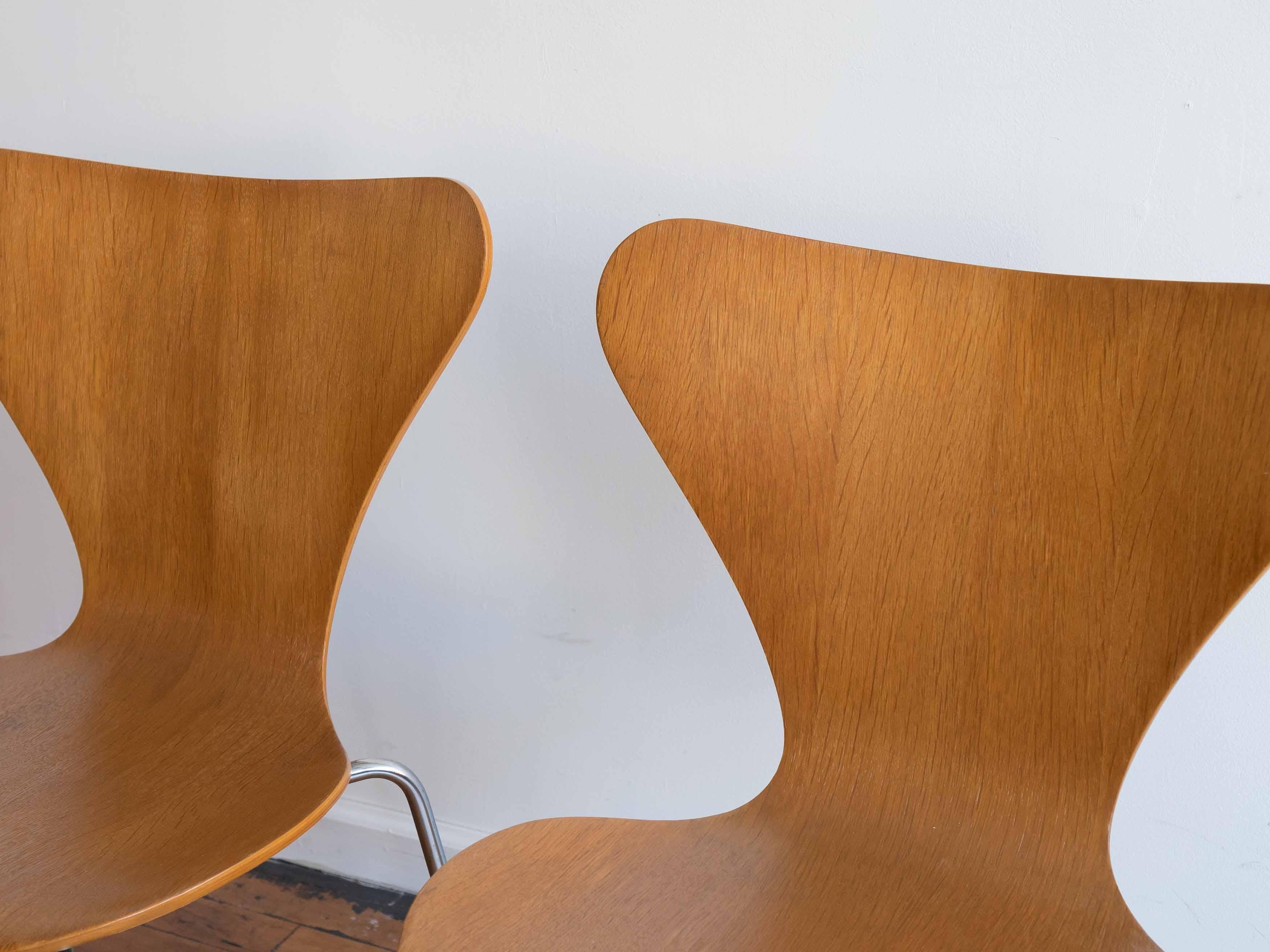 20ième siècle Paire de chaises de salle à manger Series 7 « Butterfly » d'Arne Jacobson pour Fritz Hansen en vente