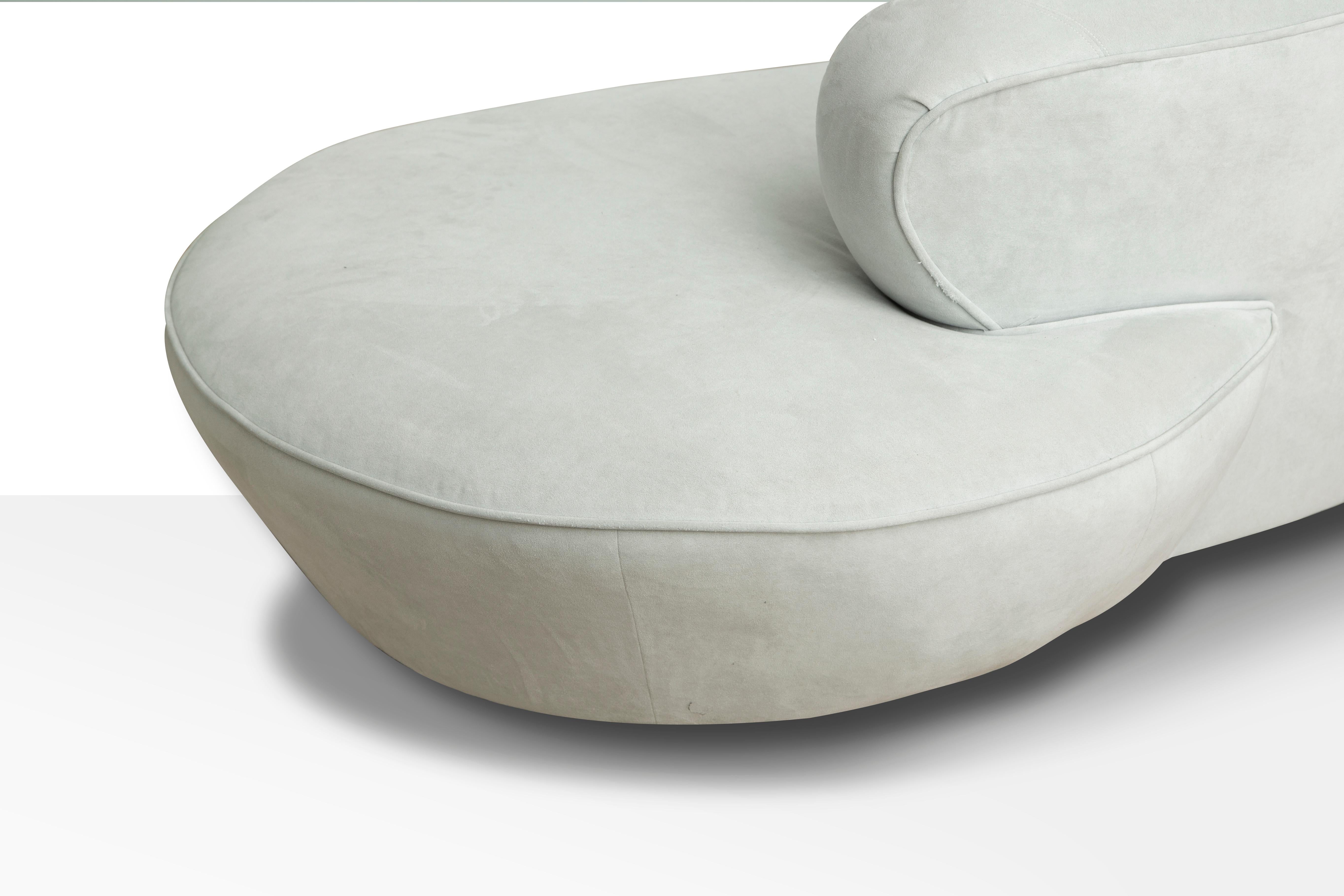 Pair of Serpentine Cloud Sofa Vladimir Kagan for Directional In Good Condition In Miami, FL