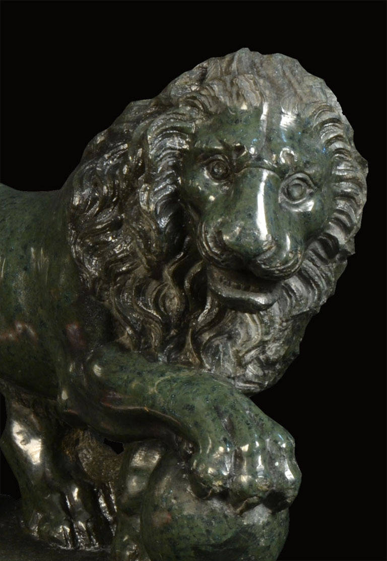 Pair of Serpentine Grand Tour Lions In Good Condition For Sale In Cheshire, GB