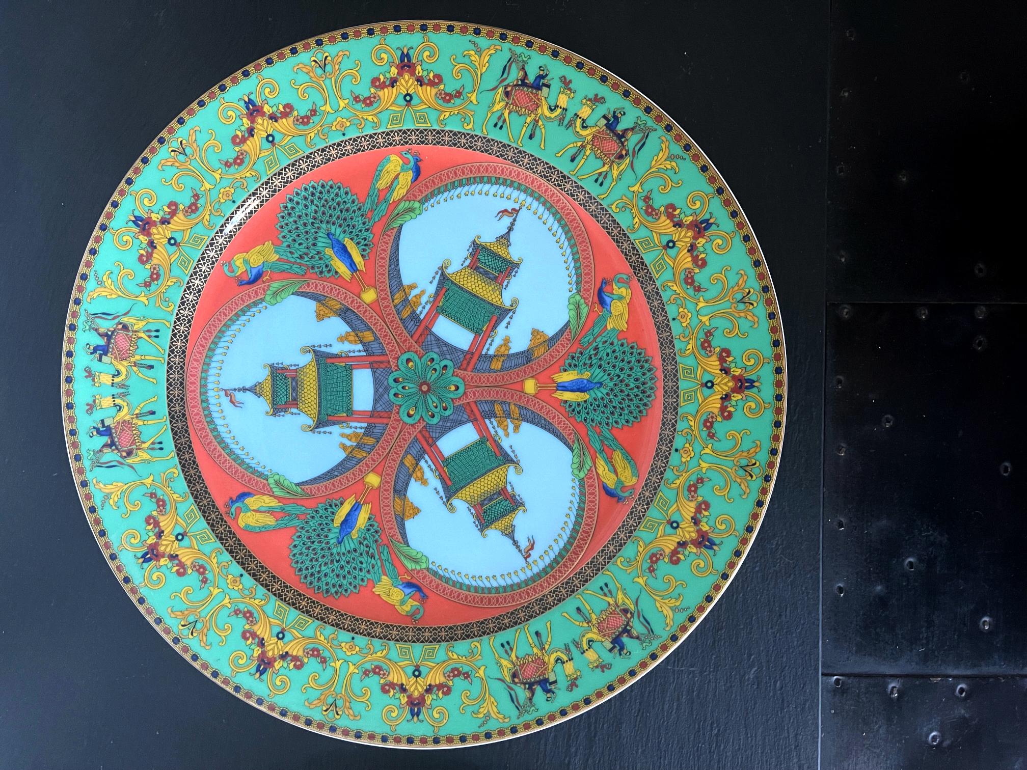 Pair of Serving Platters by Versace for Rosenthal In Good Condition For Sale In Atlanta, GA