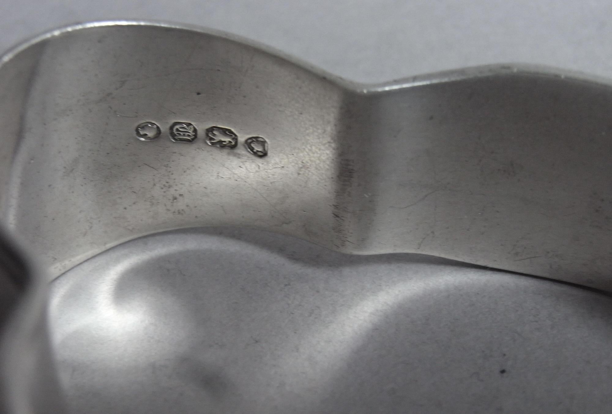 English Pair of Serving Tongs Made in London by Francis Higgins, 1855 For Sale