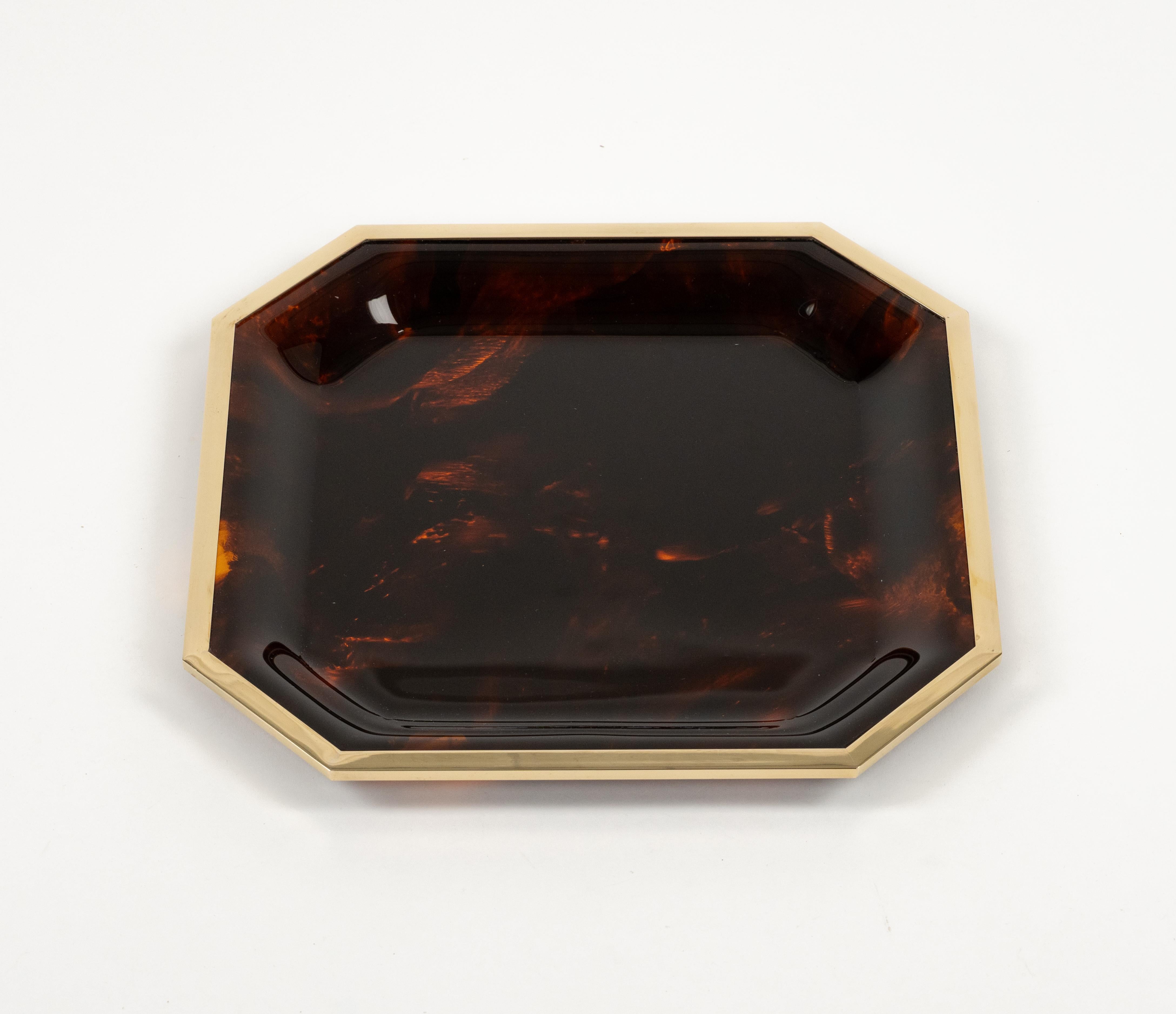 Paar Serviertabletts aus Schildpatt Lucite und Messing Dior Home Style, Italien 1970er Jahre im Angebot 1
