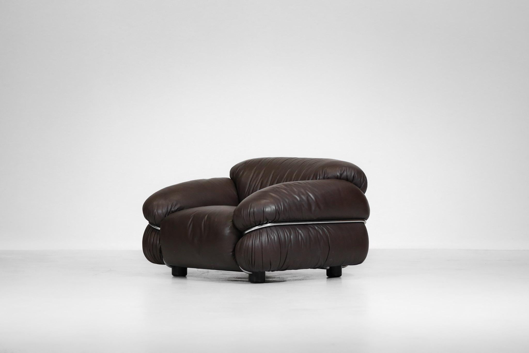 Pair of Sesann Armchairs by Gianfranco Fratinni in Leather for Cassina Italian For Sale 6