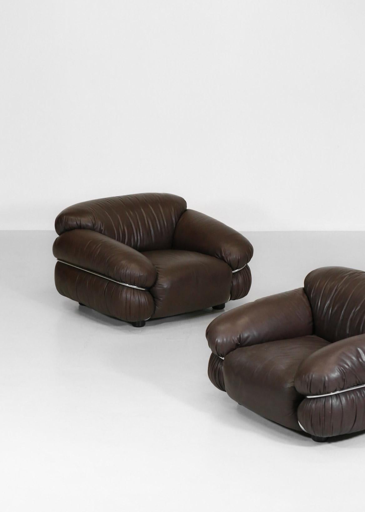 Pair of Sesann Armchairs by Gianfranco Fratinni in Leather for Cassina Italian In Excellent Condition For Sale In Lyon, FR