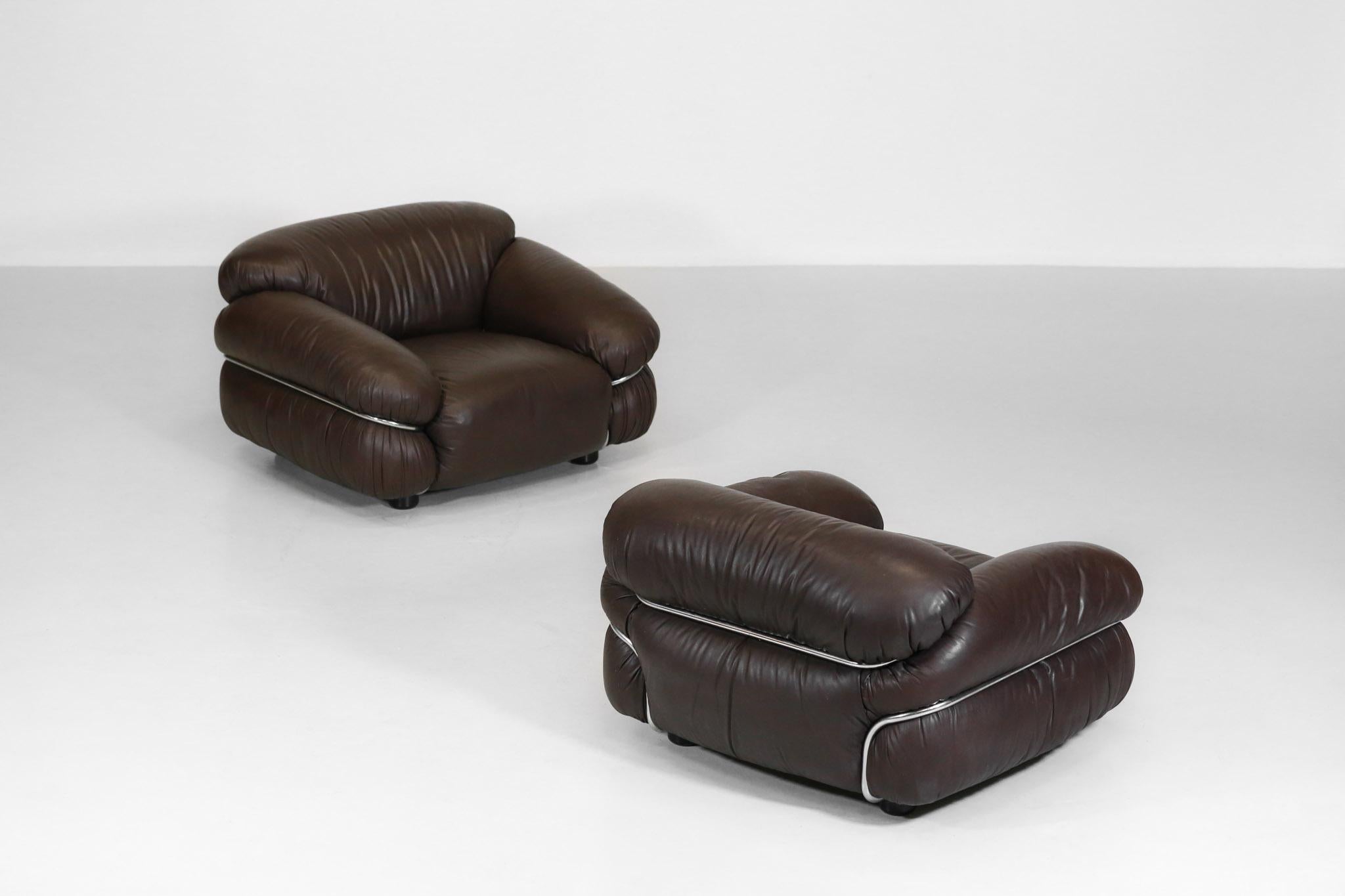 Mid-20th Century Pair of Sesann Armchairs by Gianfranco Fratinni in Leather for Cassina Italian For Sale