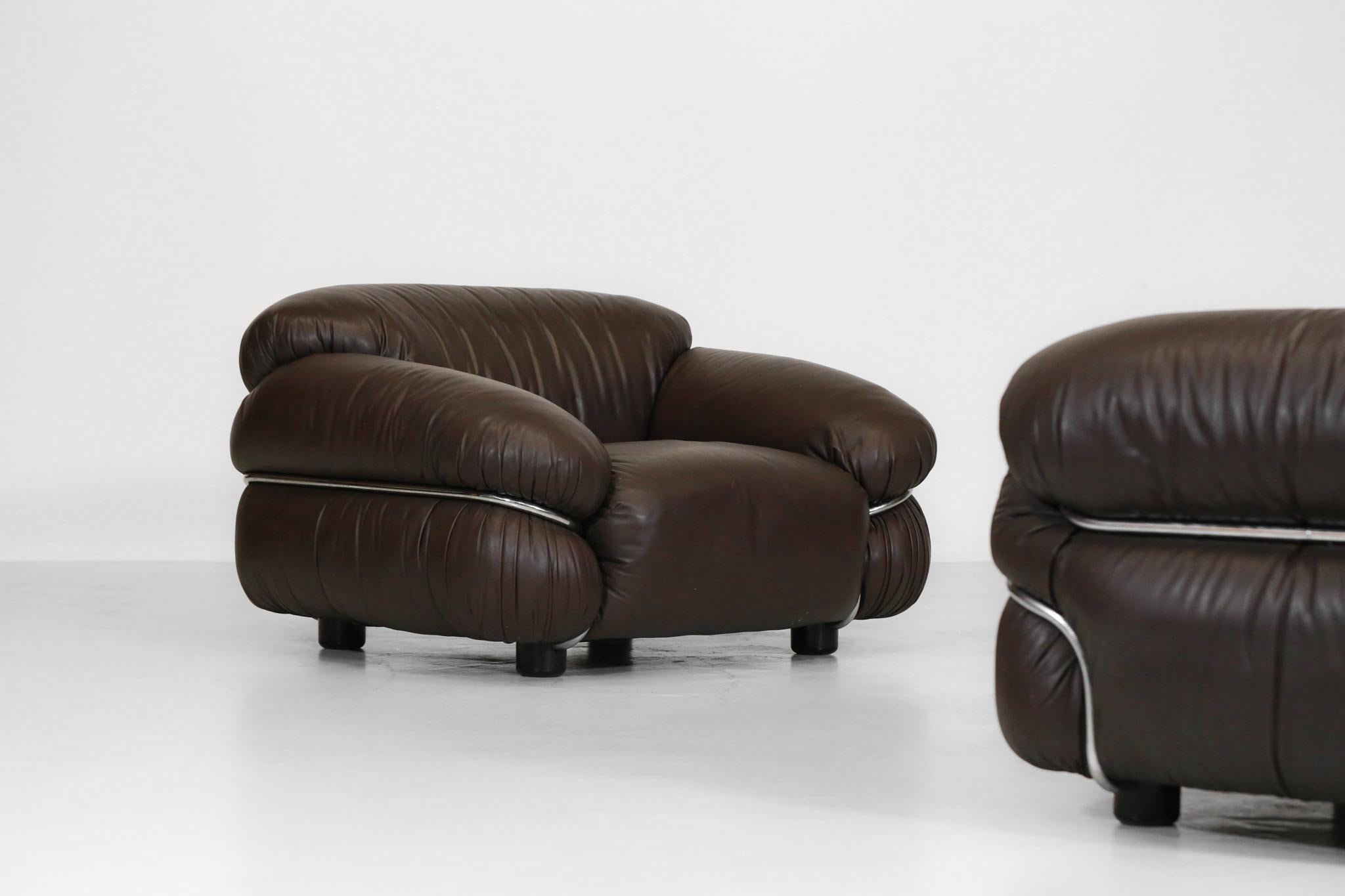 Pair of Sesann Armchairs by Gianfranco Fratinni in Leather for Cassina Italian For Sale 1