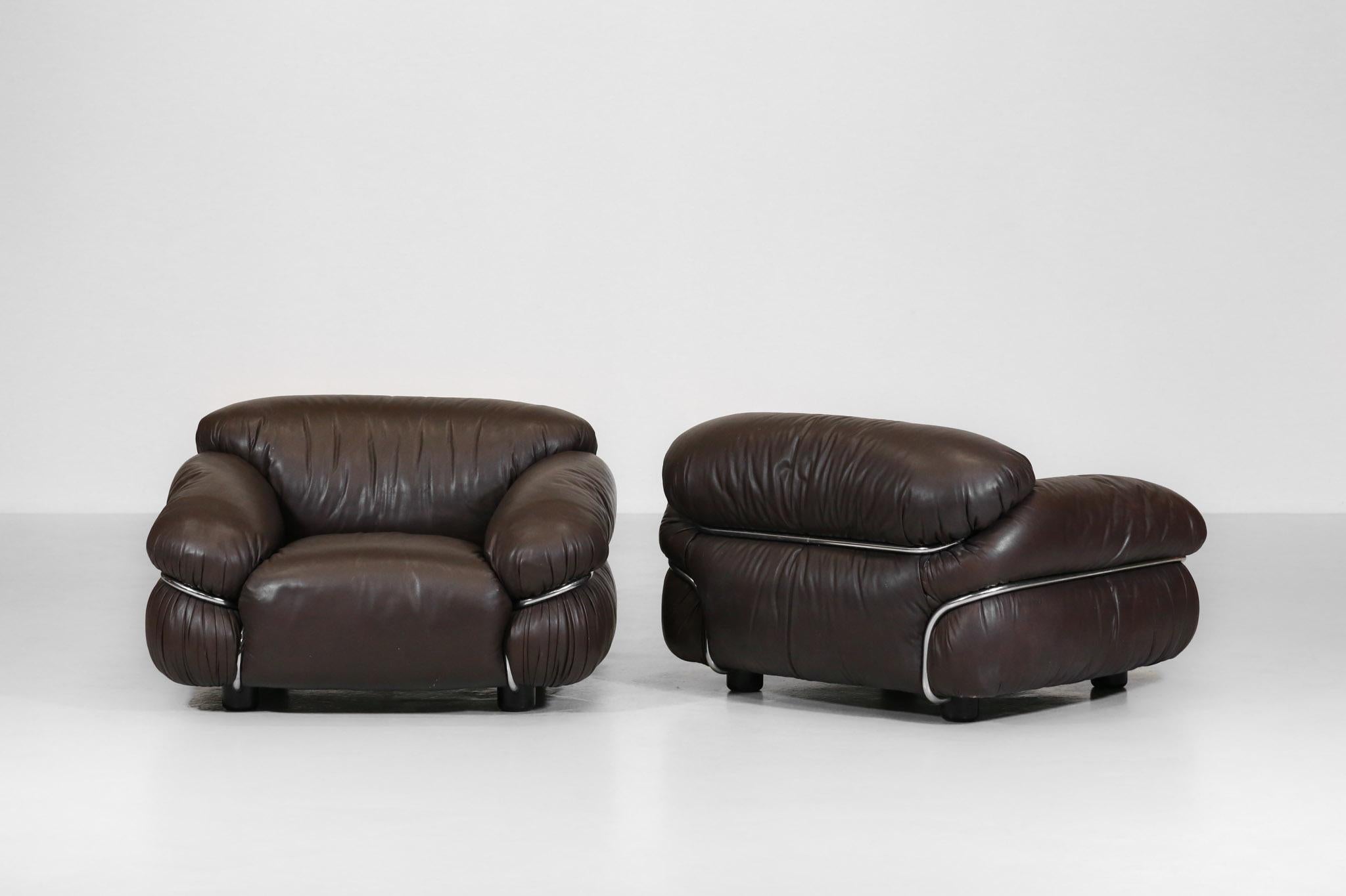 Pair of Sesann Armchairs by Gianfranco Fratinni in Leather for Cassina Italian For Sale 3