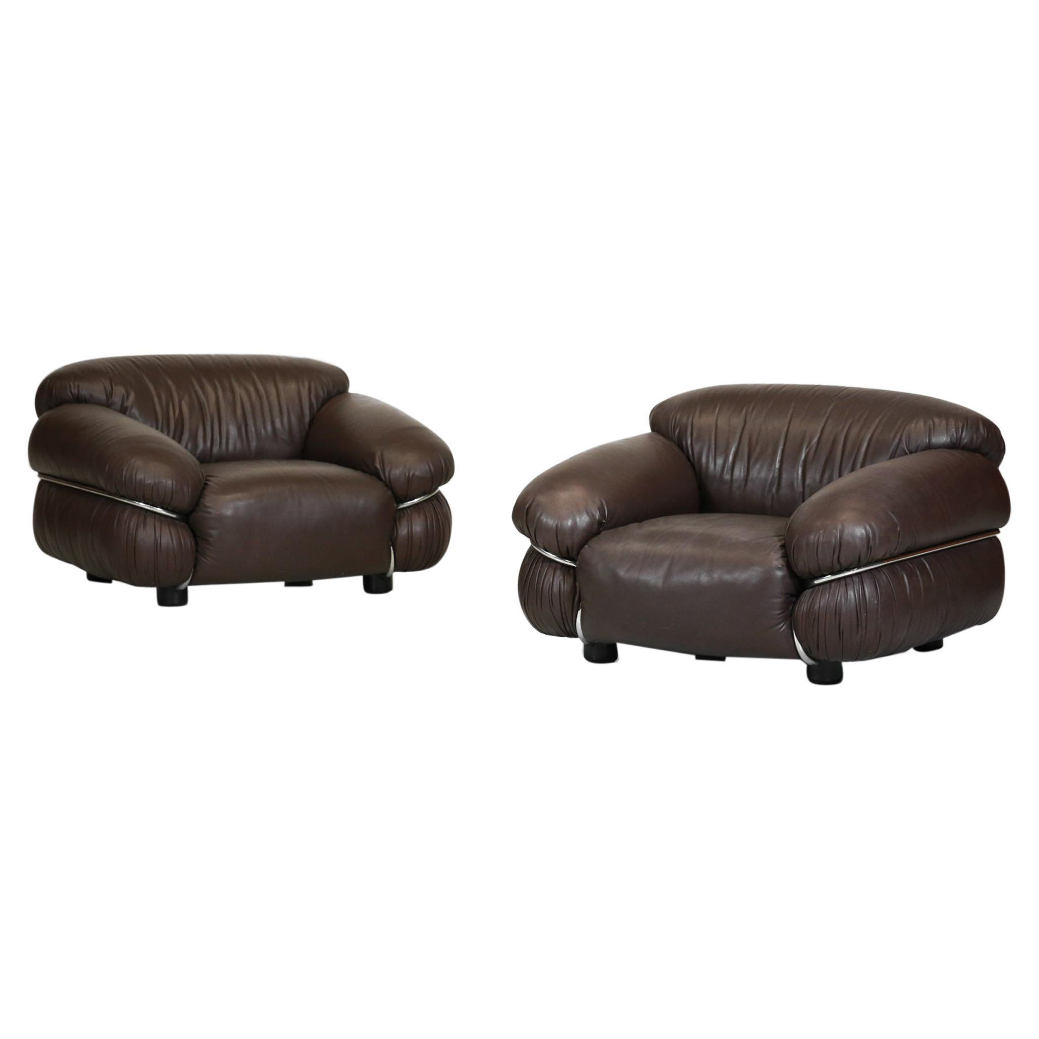 Pair of Sesann Armchairs by Gianfranco Fratinni in Leather for Cassina Italian For Sale