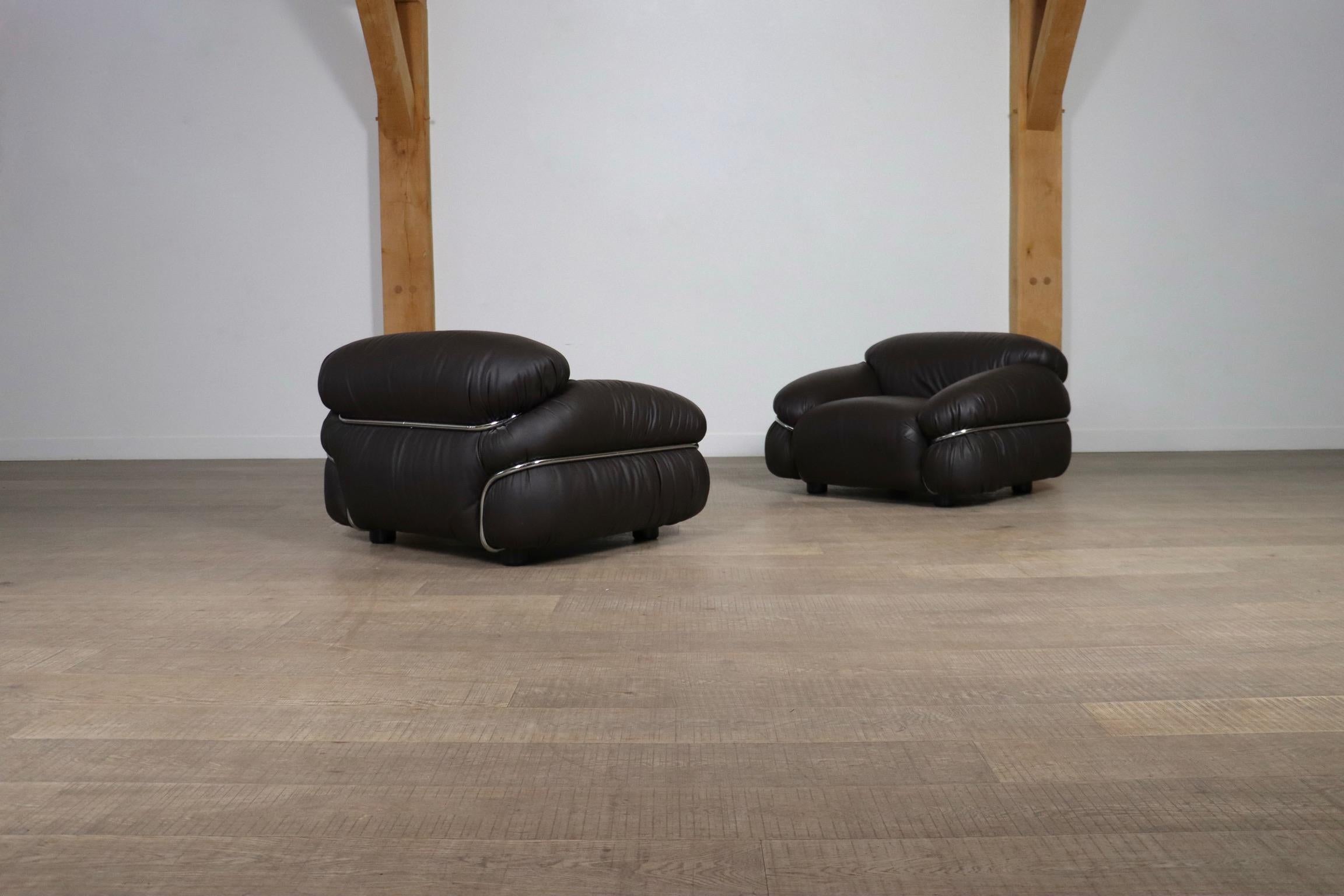 Paar Sesann Lounge Chairs Gianfranco Frattini In braunem Leder, Cassina 1969 im Angebot 1