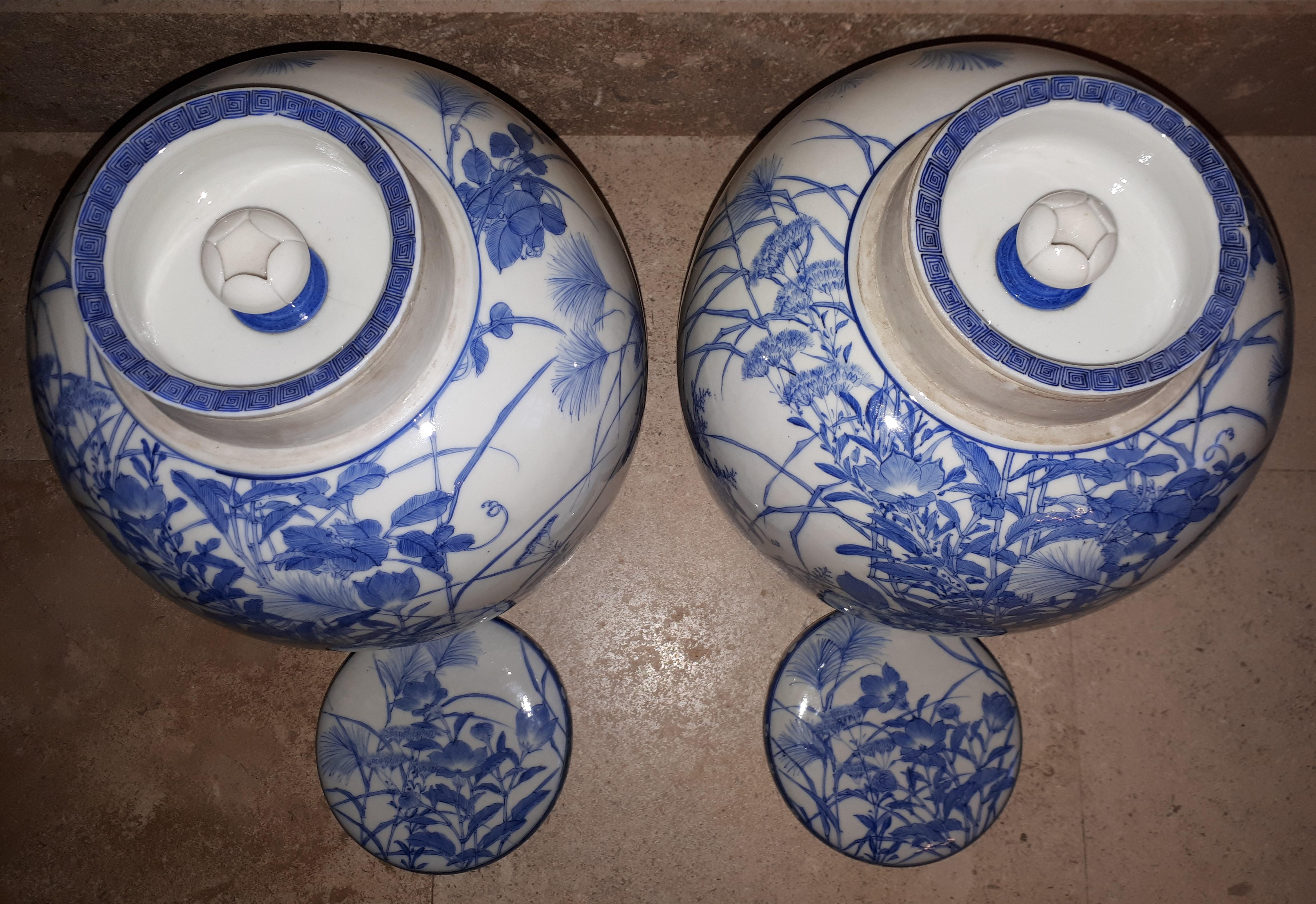 Pair Of Seto Porcelain Covered Vases, Japan Meiji Era For Sale 1