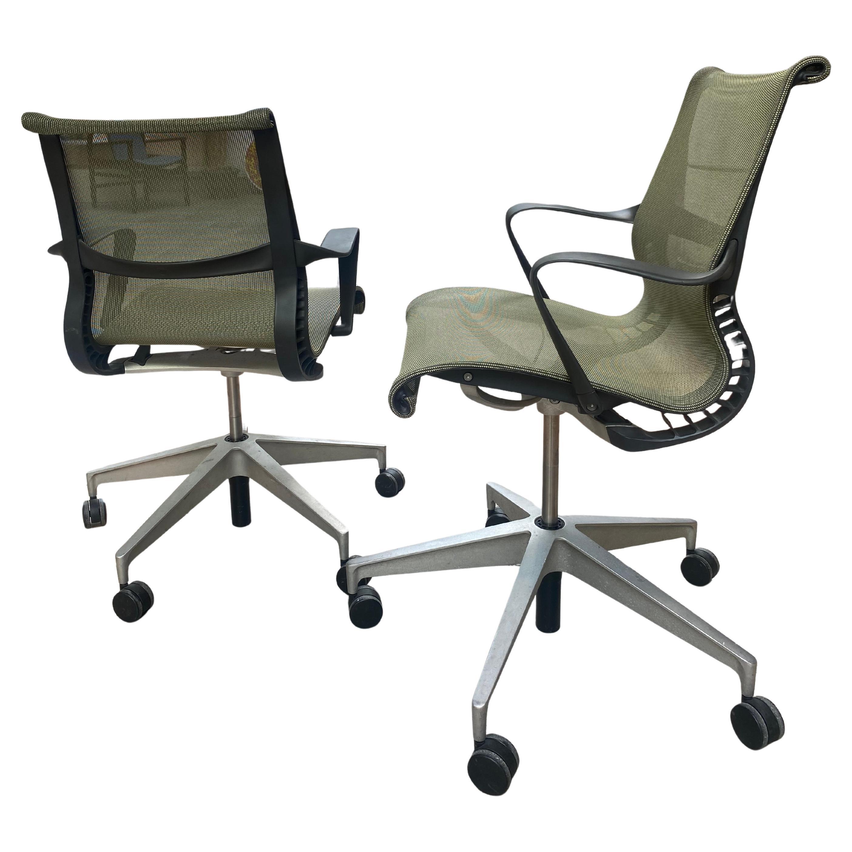 Paire de fauteuils « Setu » d'Herman Miller en vente