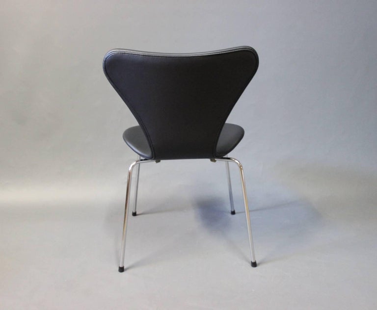 Pair of Series 7 Chairs, Model 3107, by Arne Jacobsen and Fritz Hansen, 1967 In Excellent Condition For Sale In Lejre, DK