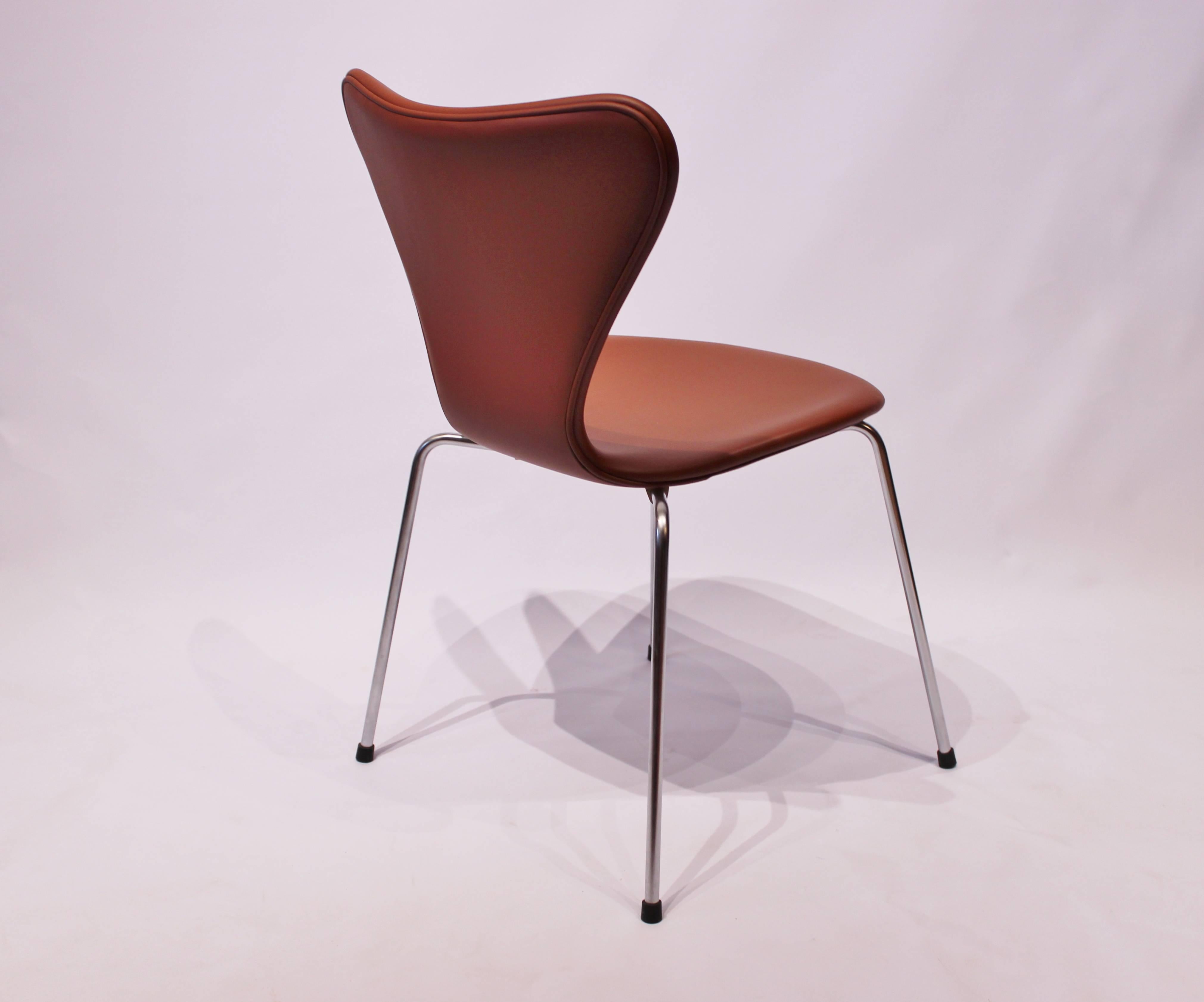Pair of Series 7 Chair, Model 3107 in Cognac Savanne Leather by Arne Jacobsen For Sale 3