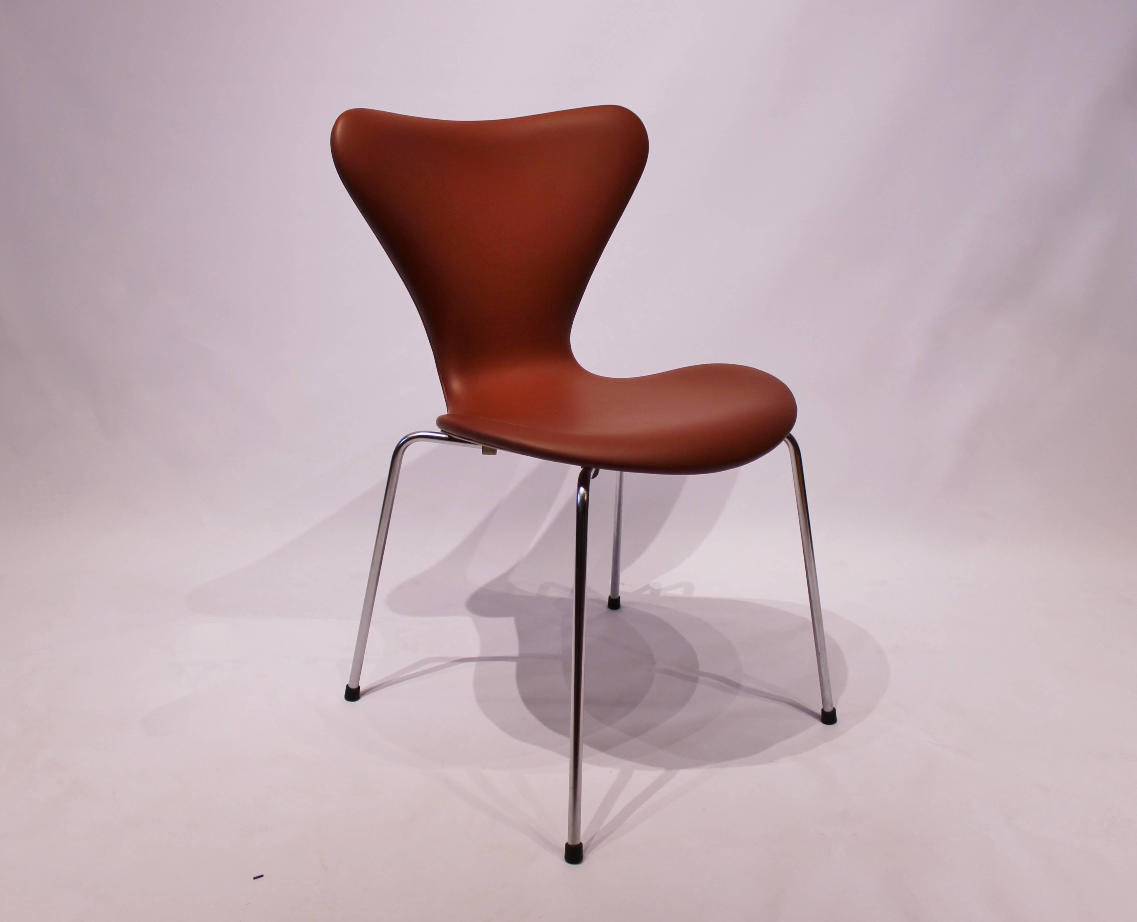 Pair of Series 7 Chair, Model 3107 in Cognac Savanne Leather by Arne Jacobsen For Sale 1