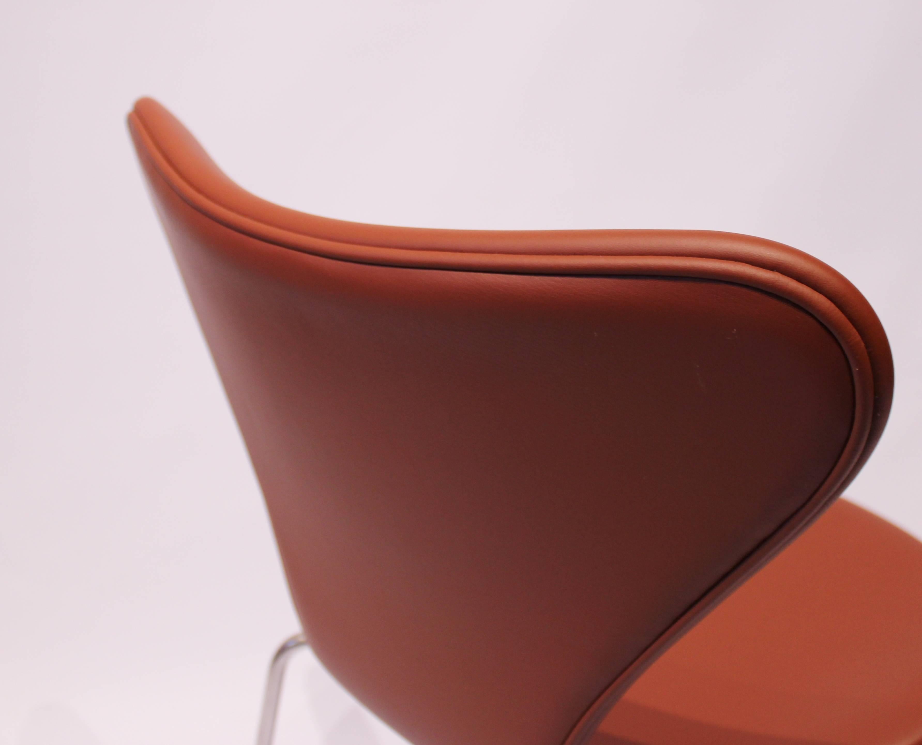 Paire de chaises Series 7, modèle 3107 en cuir Savanne cognac par Arne Jacobsen en vente 2