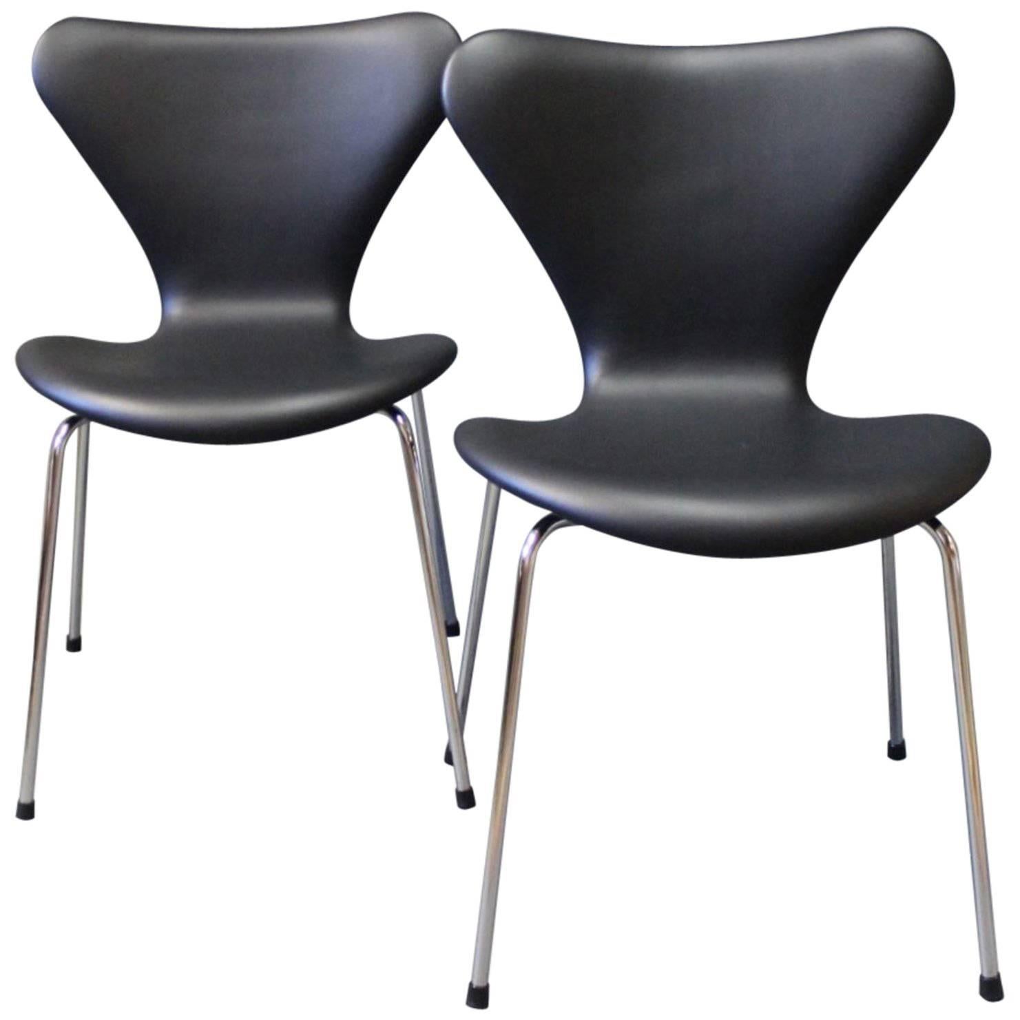 Pair of Seven Chairs, Model 3107, by Arne Jacobsen and Fritz Hansen, 1967