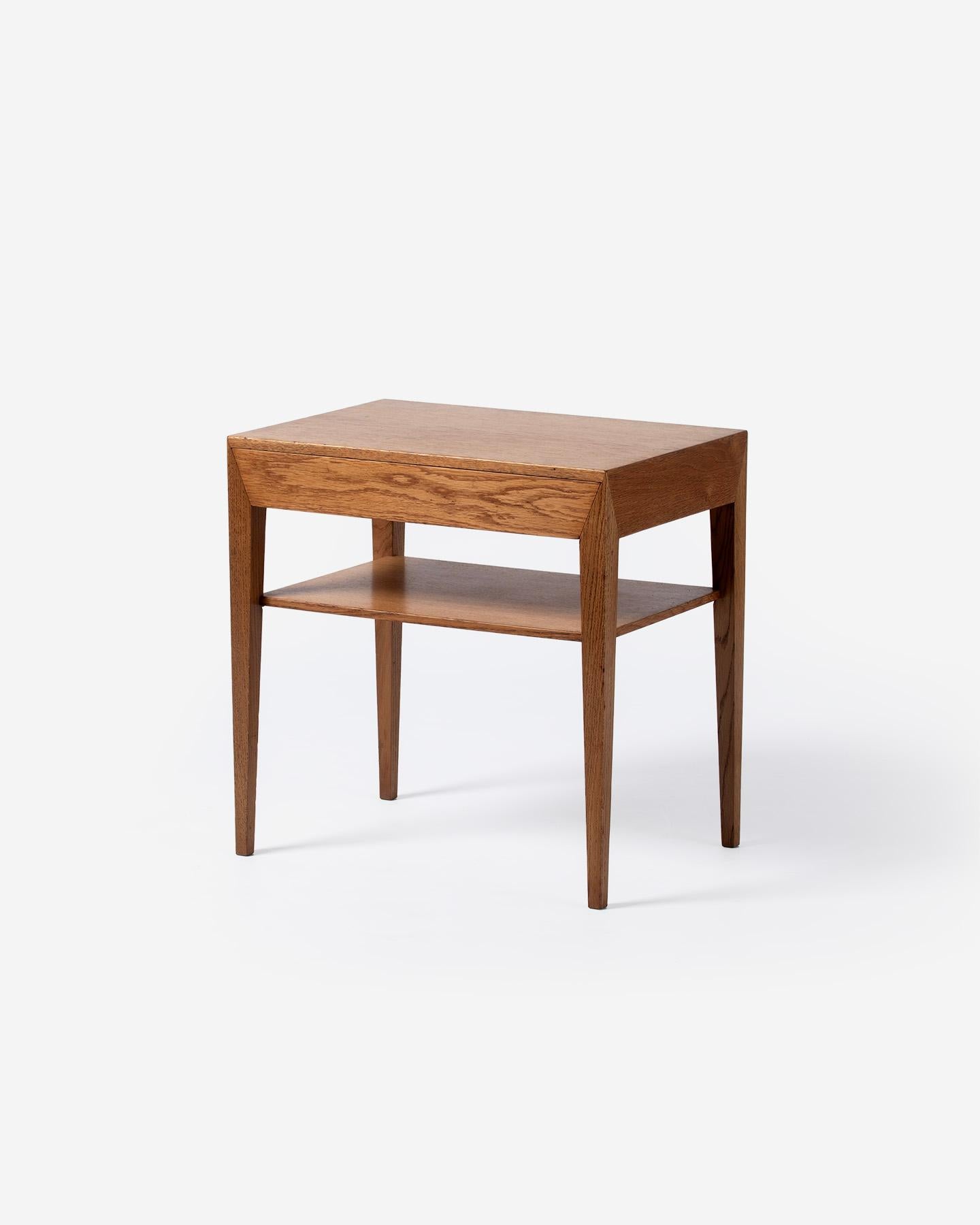 Scandinavo moderno Coppia di comodini in Oak Oak di Severin Hansen con ripiano del 1950 circa in vendita