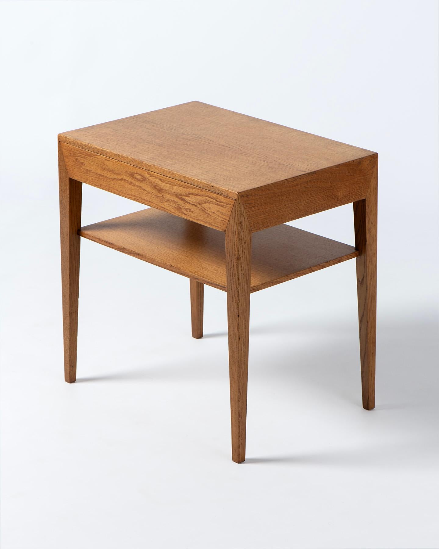 Danese Coppia di comodini in Oak Oak di Severin Hansen con ripiano del 1950 circa in vendita