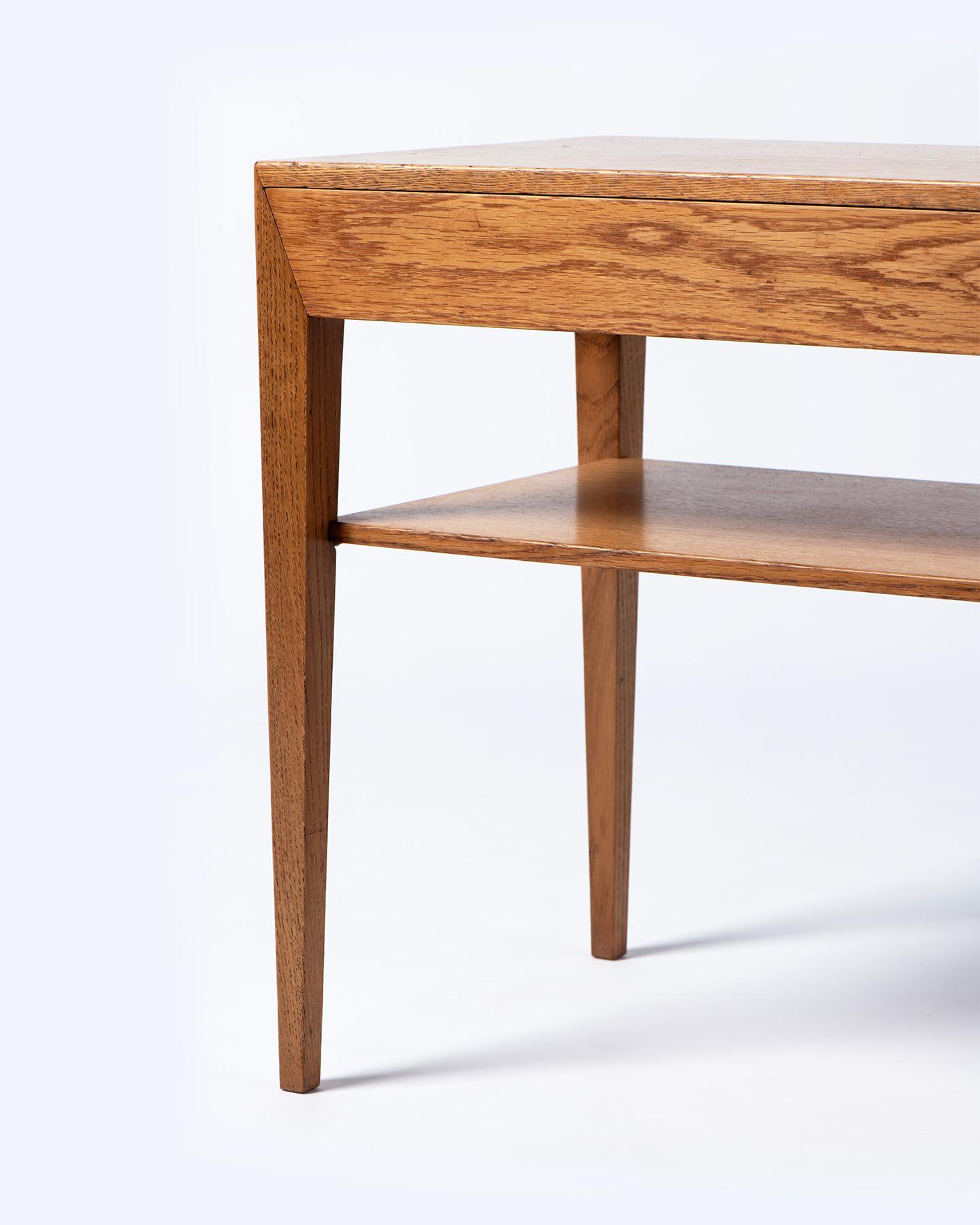 Metà XX secolo Coppia di comodini in Oak Oak di Severin Hansen con ripiano del 1950 circa in vendita