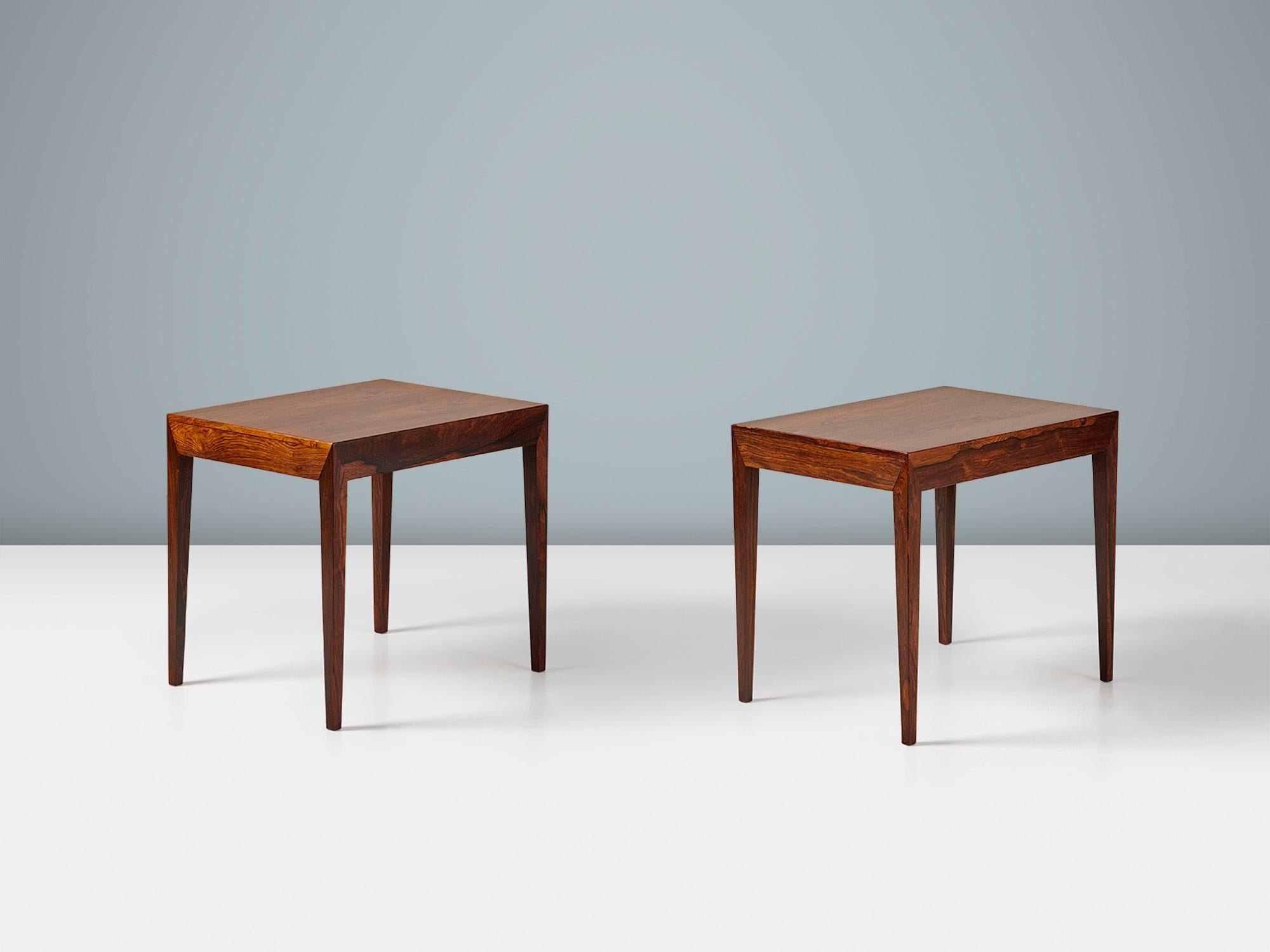 Severin Hansen Jnr - Tables d'appoint c1950s

Paire de tables d'appoint ou de chevets avec un seul tiroir étroit. Ces tables ont été conçues dans le cadre du premier ensemble de meubles de Severin Hansen Jnr produit par Haslev Mobelsnedkeri au
