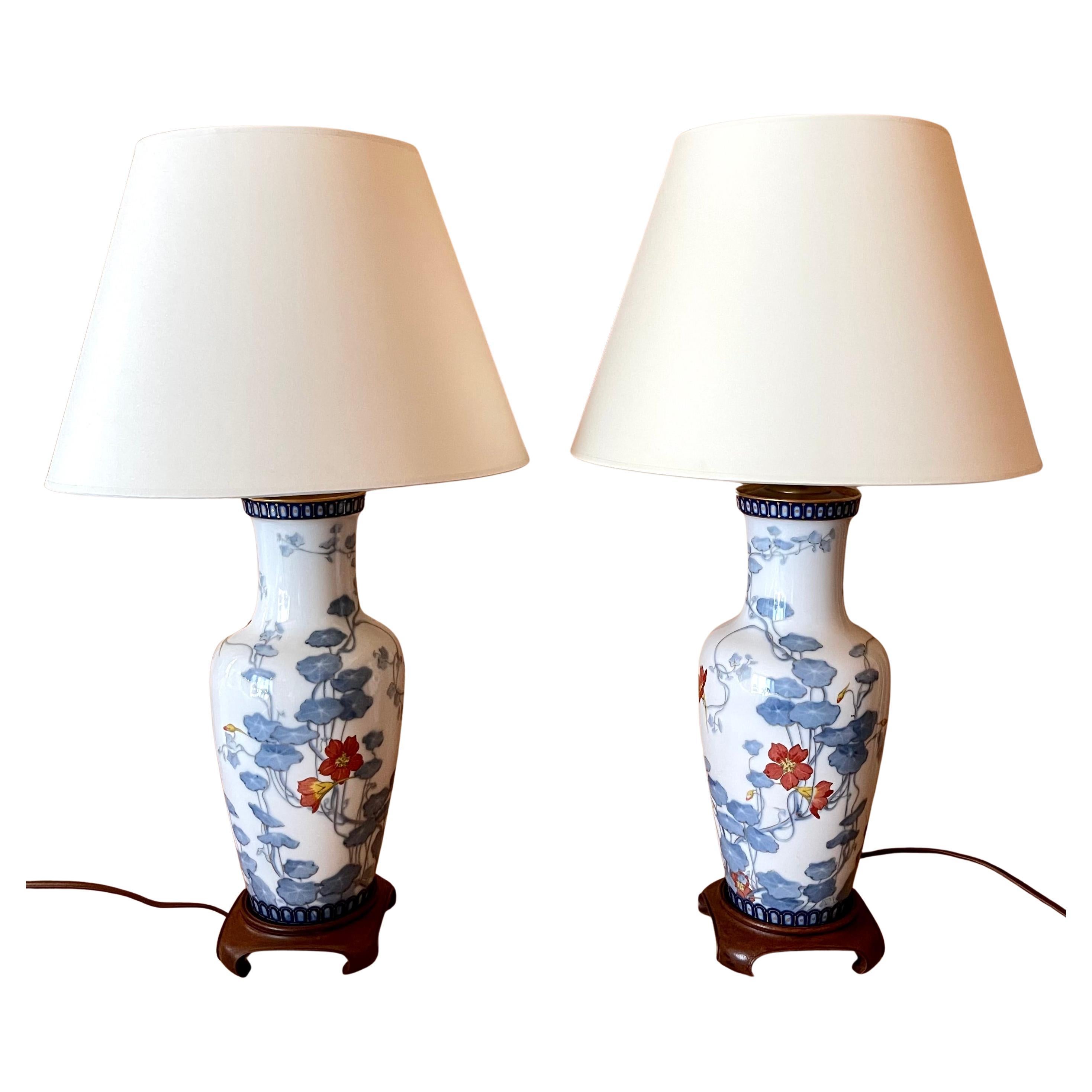 Paar Vasen aus Sèvres aus der Belle Epoque mit Kapuzinerkresse jetzt Lampen