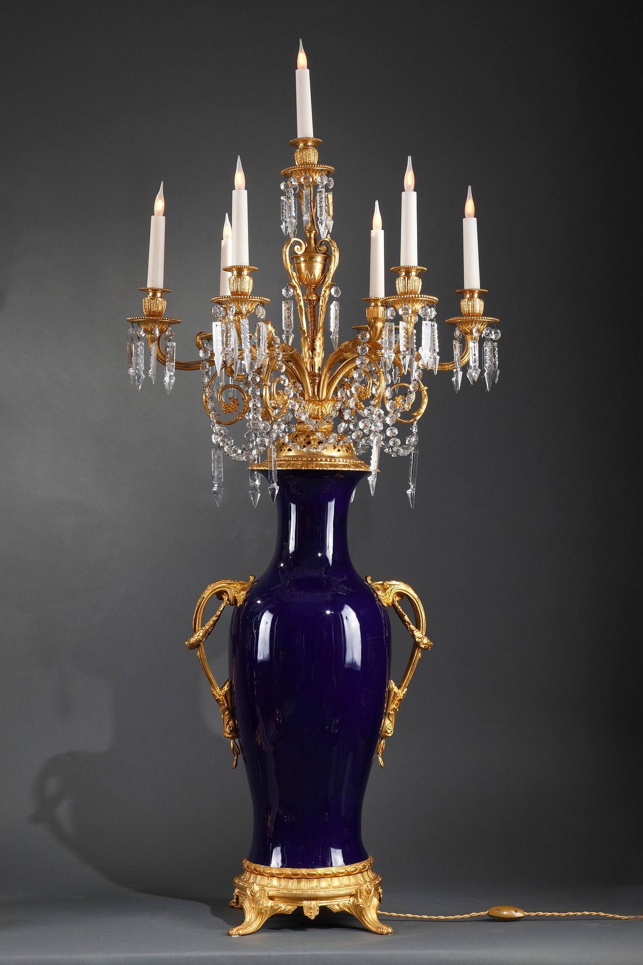 Doré Paire de chandeliers-vases en porcelaine de Sèvres et bronze doré, France, vers 1880 en vente