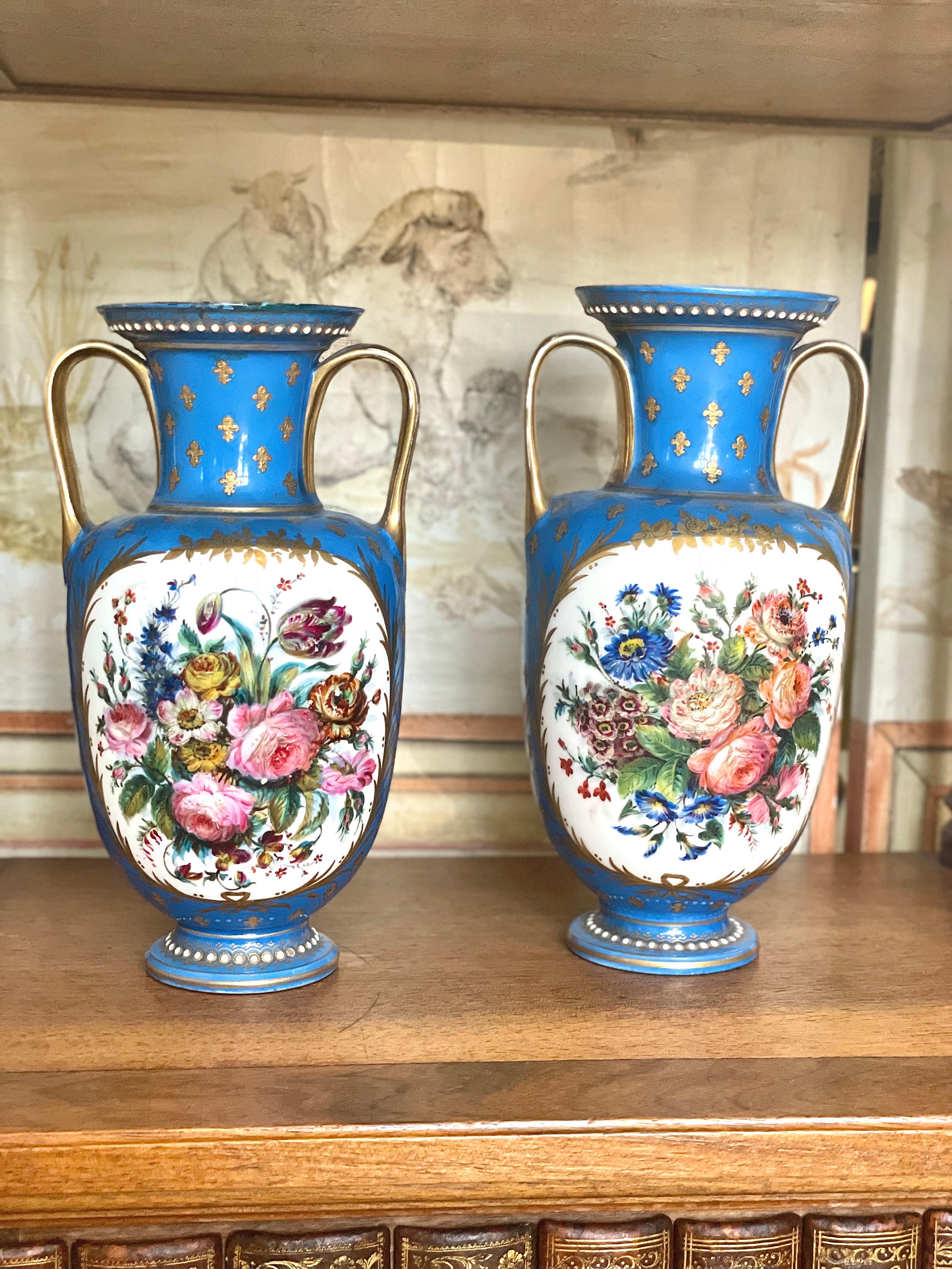 Sèvres Pair of Gilded and Blue Porcelain Vases, 19th Century In Good Condition In LA CIOTAT, FR