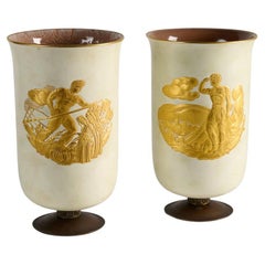 Paire de vases en porcelaine dorée de Sèvres, France, début du 20e siècle