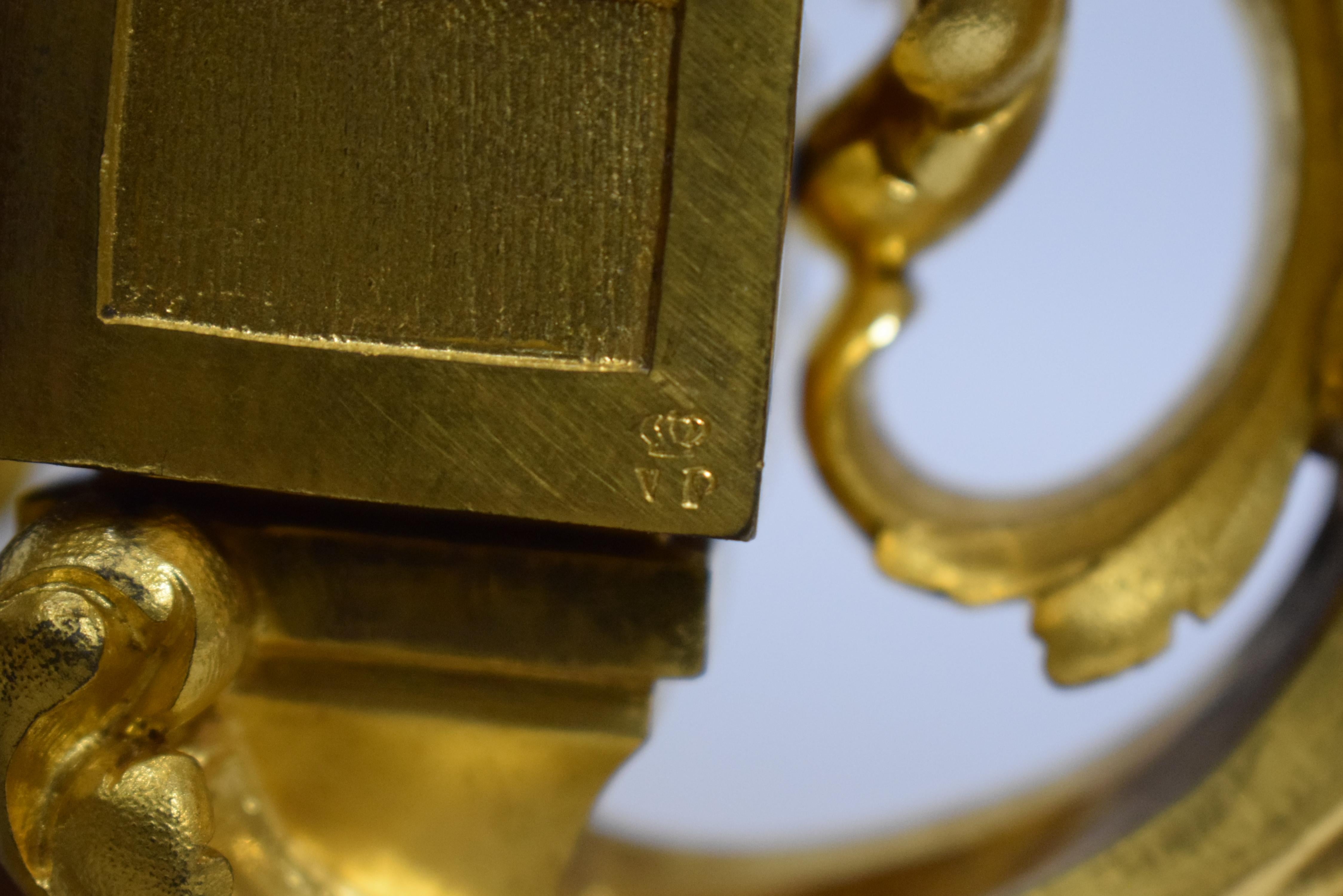 Paar Urnen aus vergoldeter Bronze und Porzellan von Sevres im Angebot 13