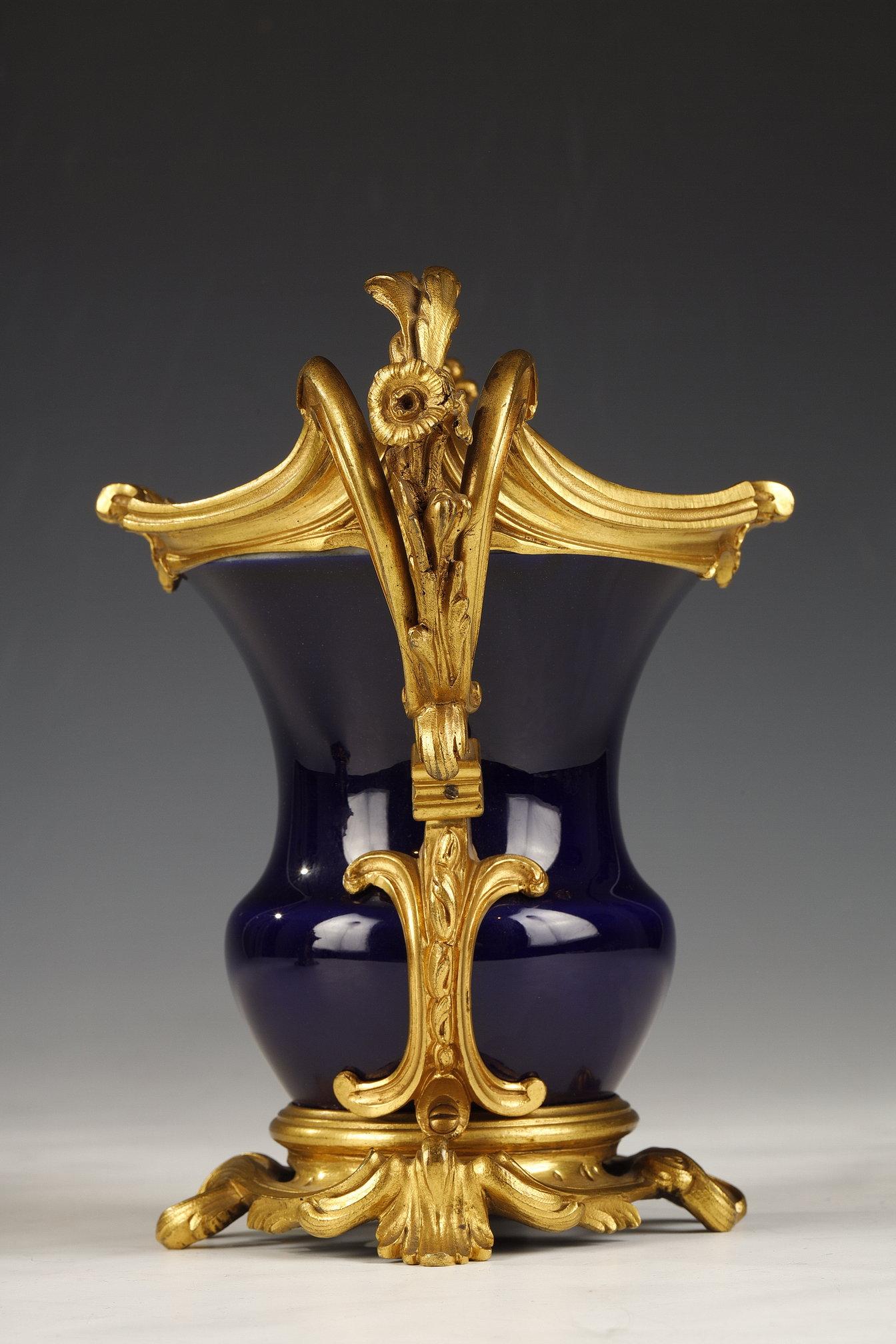 Mid-19th Century Pair of Sèvres Manufacture Vases, France, 1868