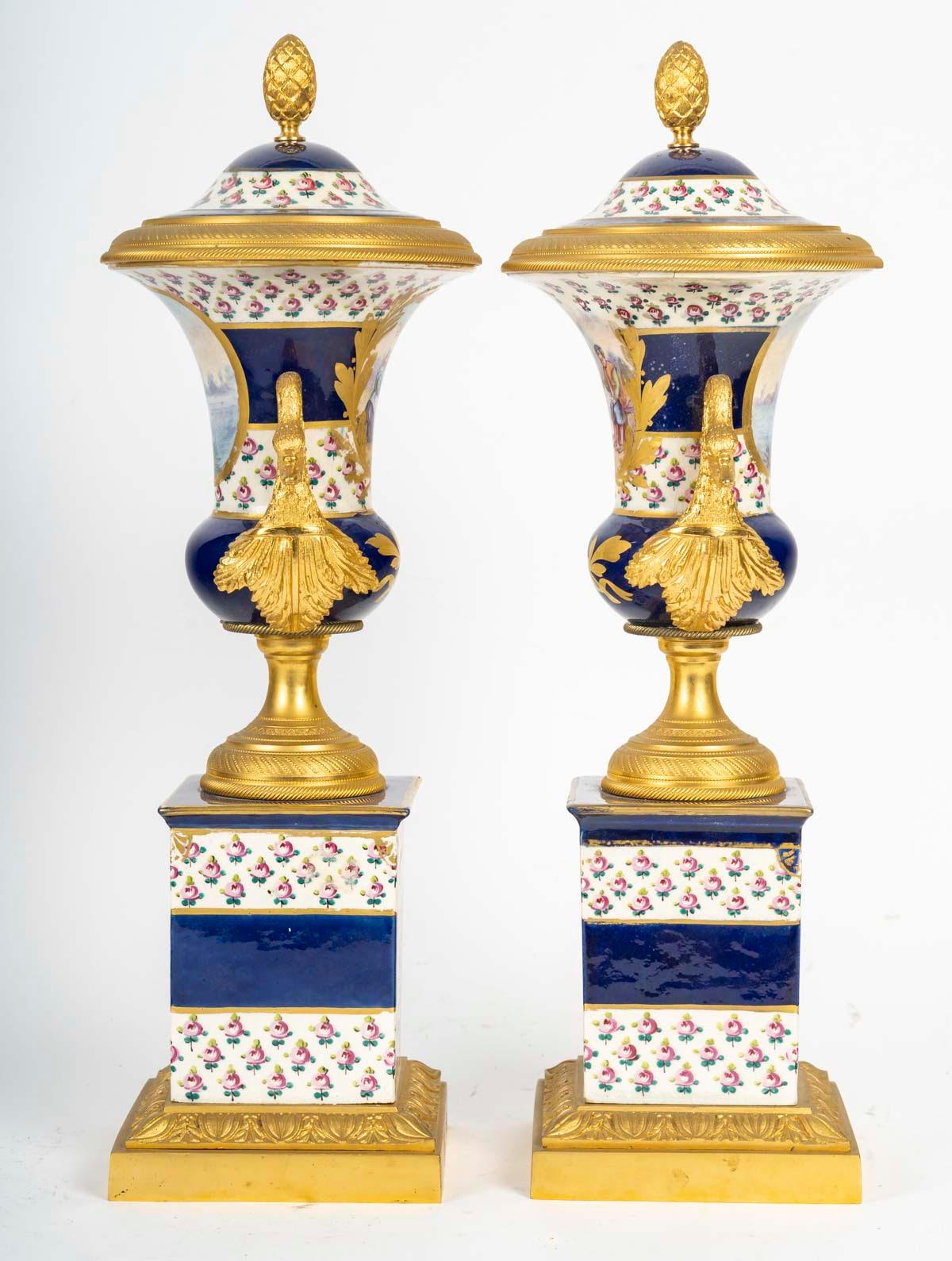Dorato Coppia di cassette di Sèvres in porcellana e bronzo dorato in stile Impero. in vendita