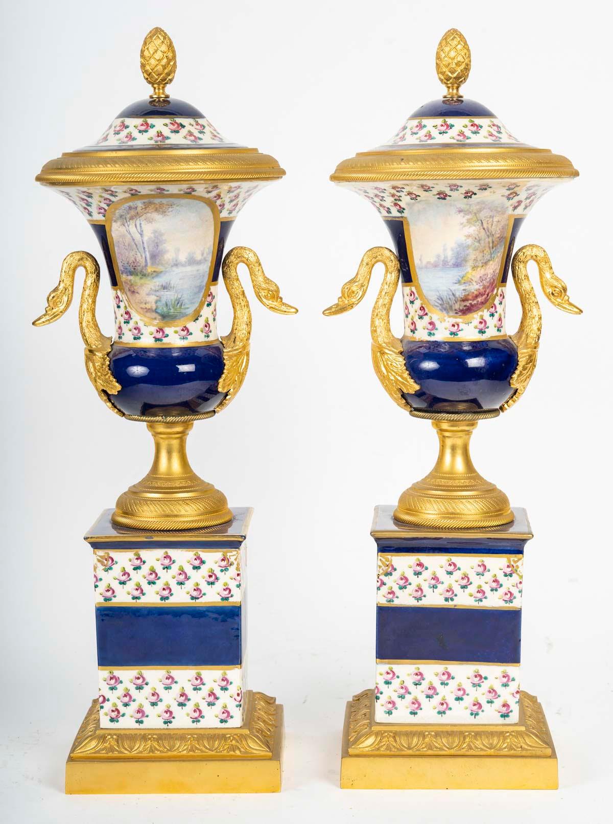 Coppia di cassette di Sèvres in porcellana e bronzo dorato in stile Impero. In condizioni buone in vendita a Saint-Ouen, FR