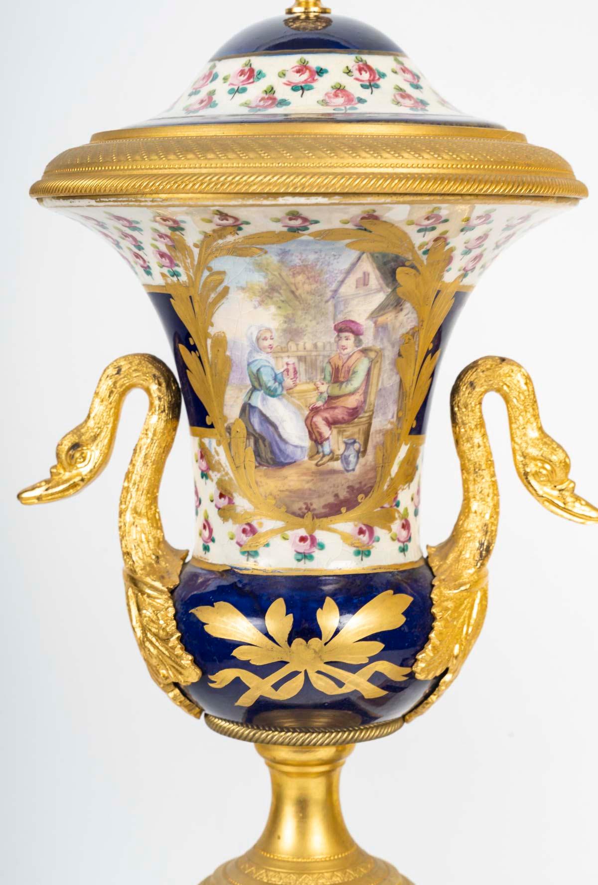 Coppia di cassette di Sèvres in porcellana e bronzo dorato in stile Impero. in vendita 1