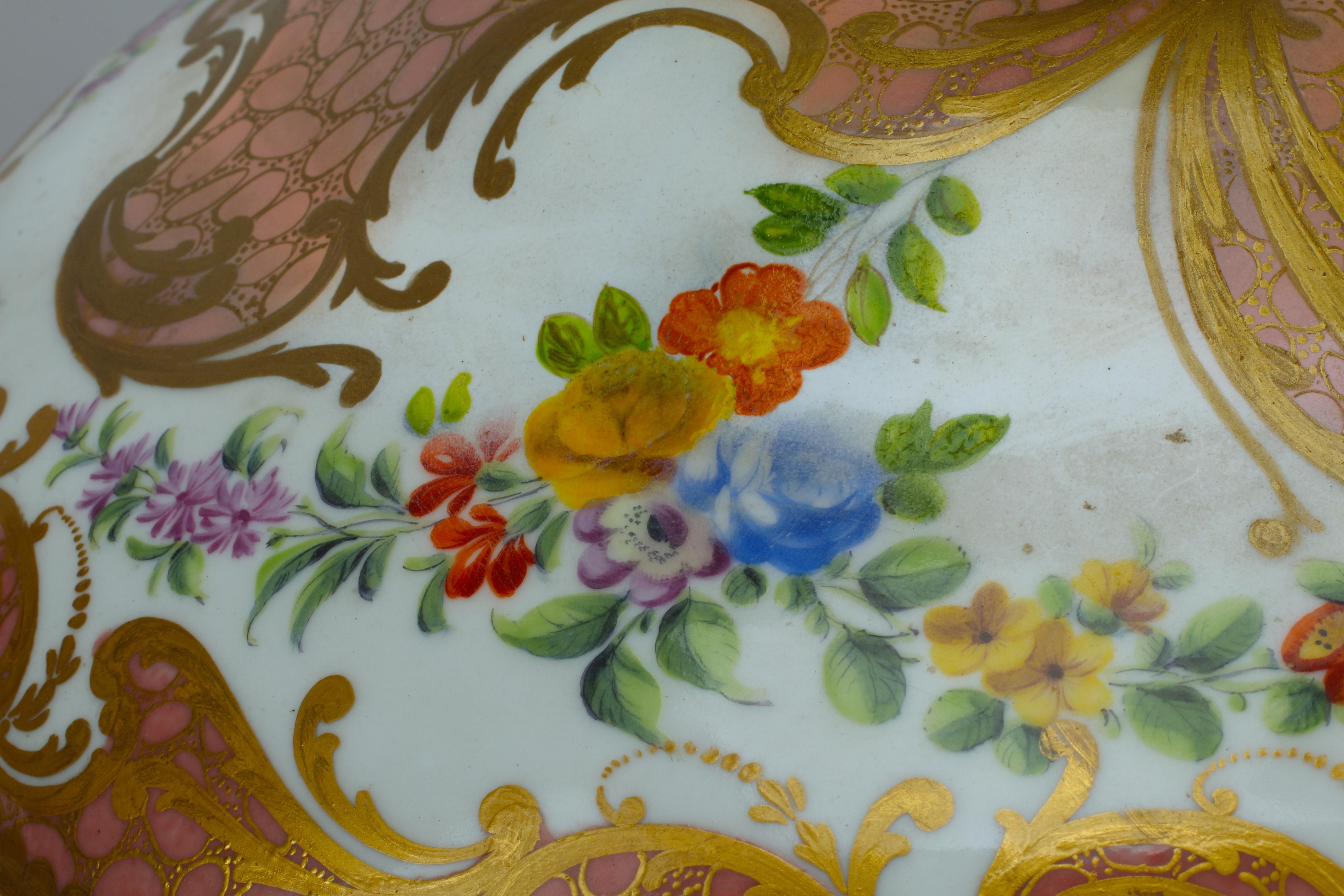 Francese Coppia di potpourri in porcellana di Sèvres e ormolu, XIX secolo, Francia in vendita