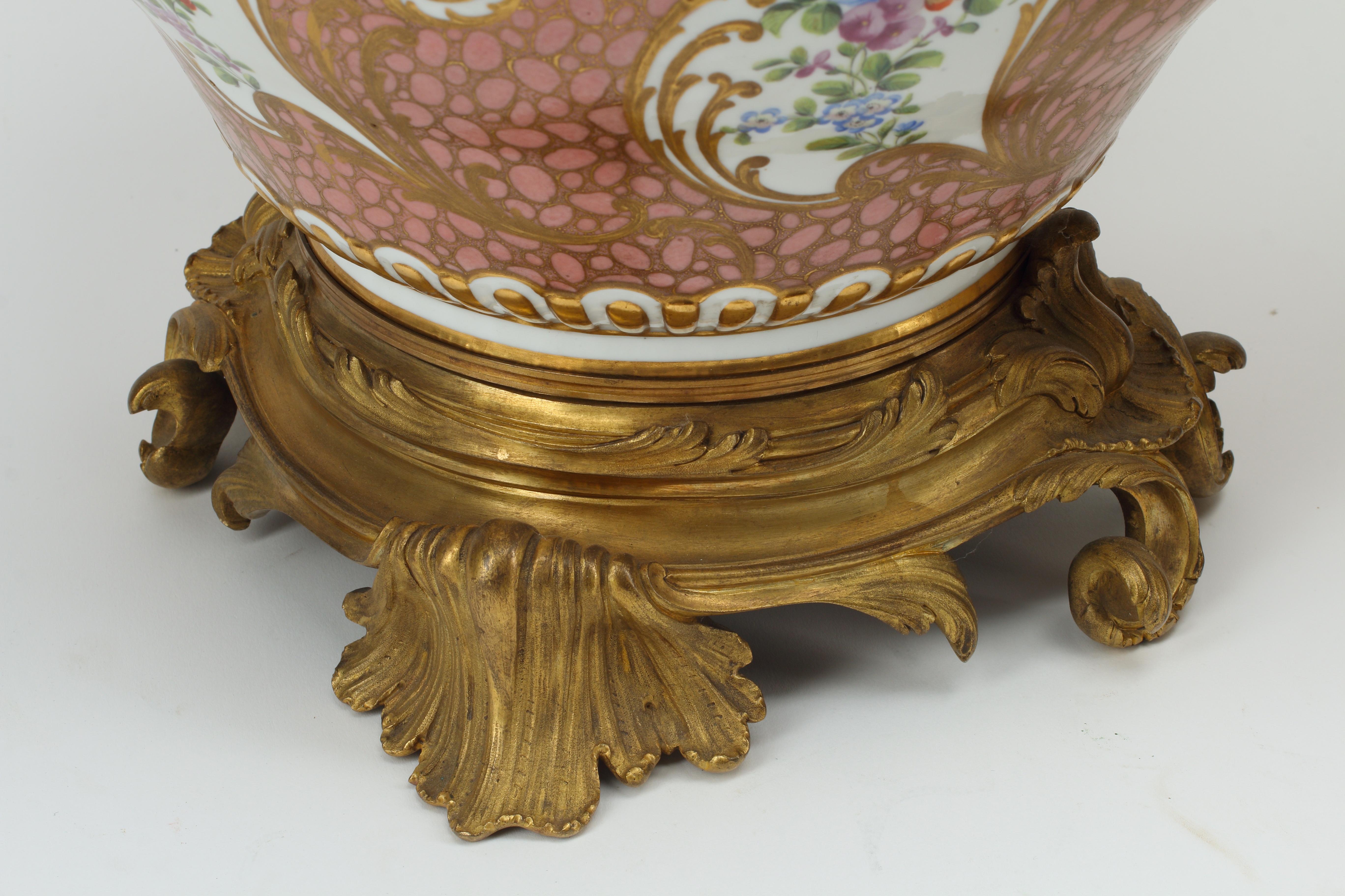 Bronzo Coppia di potpourri in porcellana di Sèvres e ormolu, XIX secolo, Francia in vendita