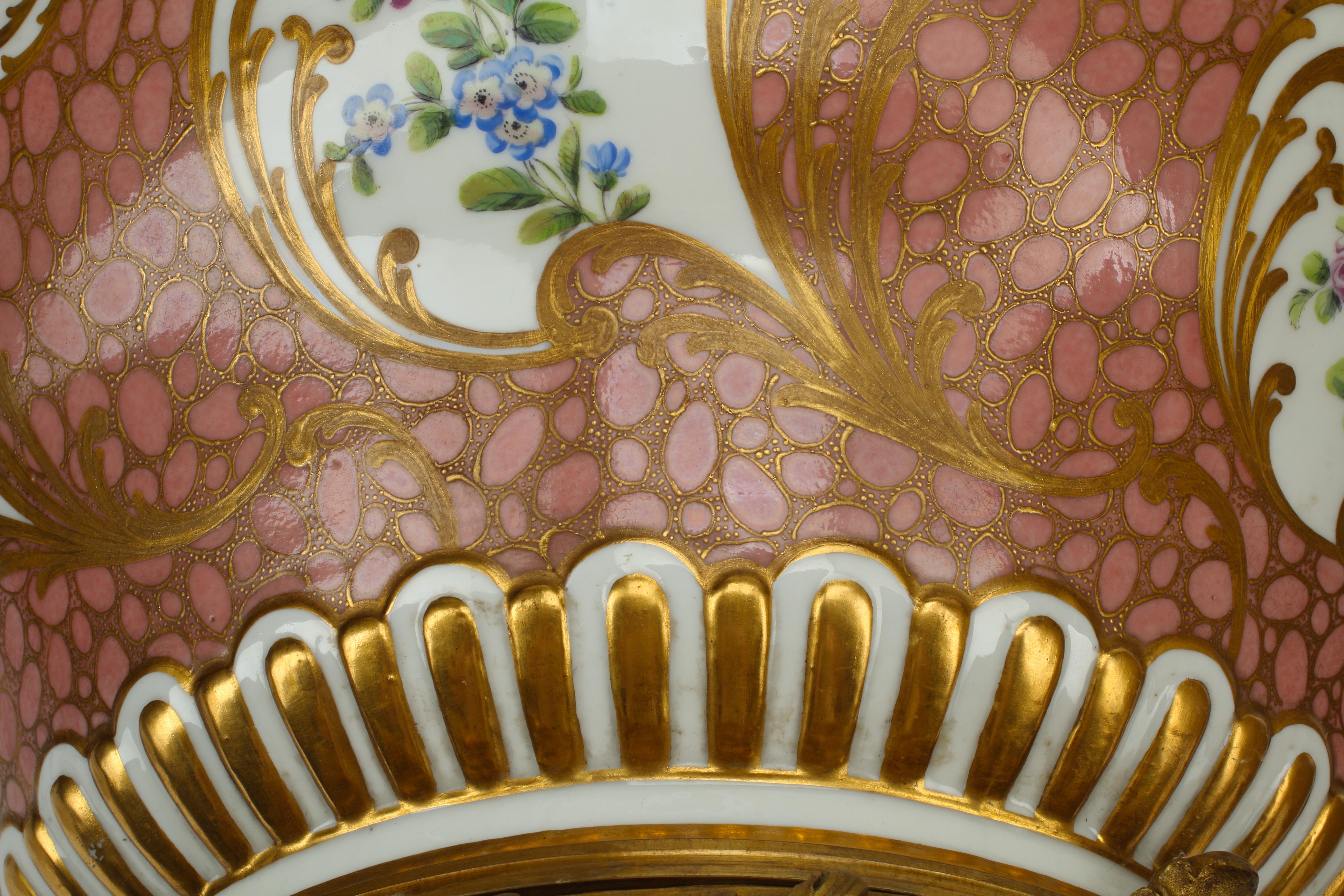 Coppia di potpourri in porcellana di Sèvres e ormolu, XIX secolo, Francia in vendita 1