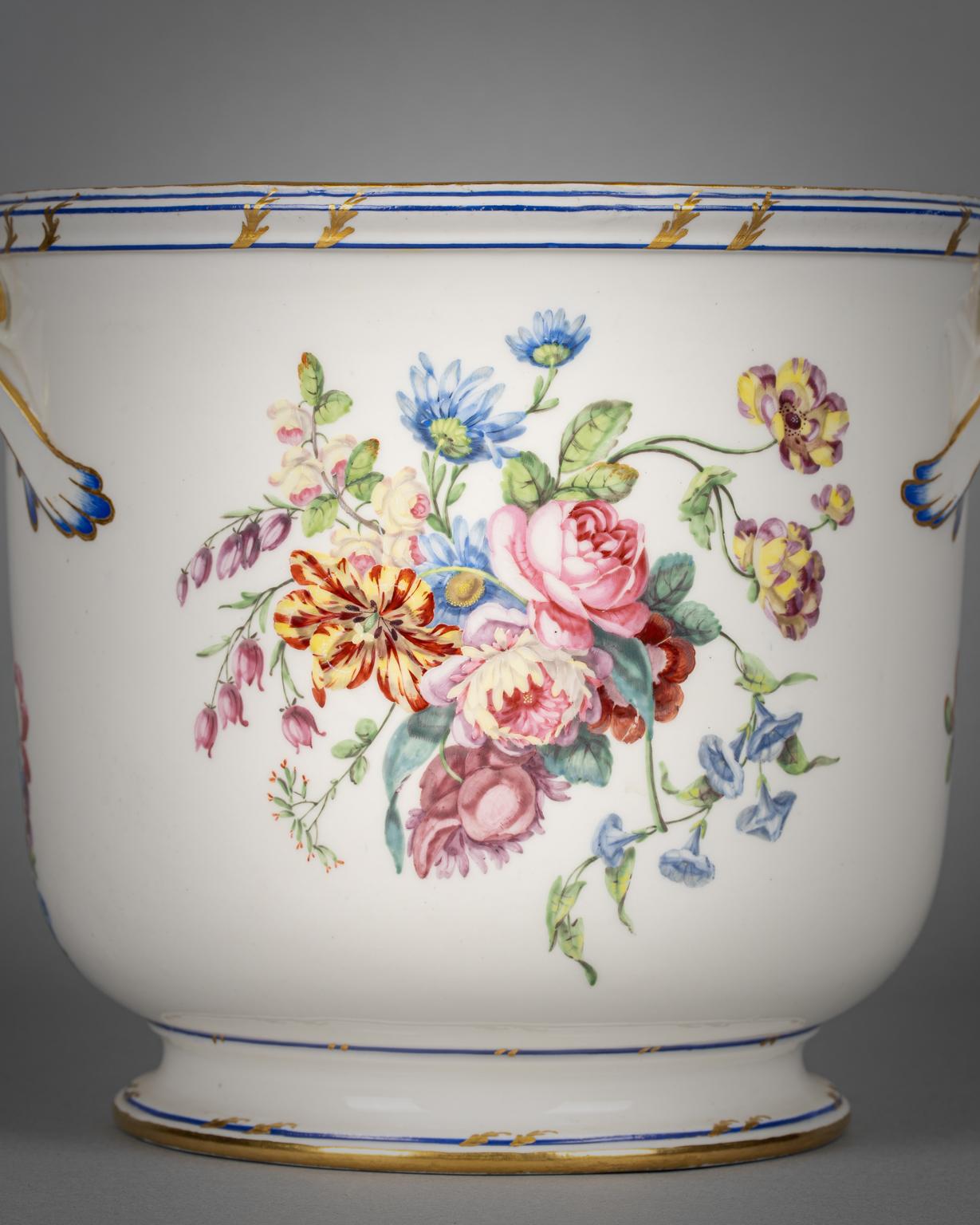 Fine XVIII secolo Pair of Sevres Porcelain Cachepots, Dated 1776 in vendita