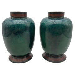 Coppia di vasi con coperchio in porcellana di Sèvres, smalto color smeraldo, stile Art Déco