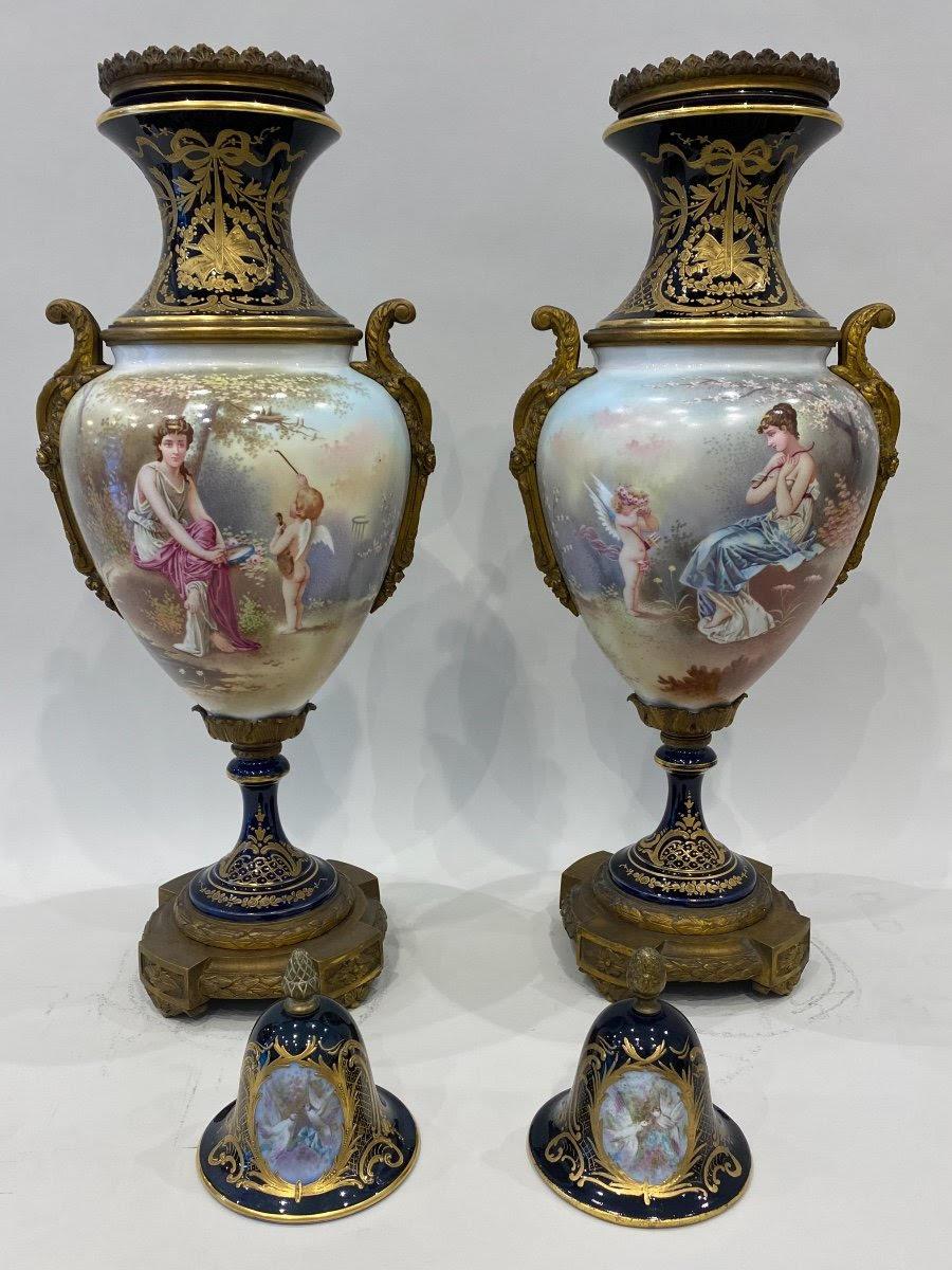 Coppia di vasi coperti in porcellana di Sèvres, periodo Napoleone III. in vendita 1