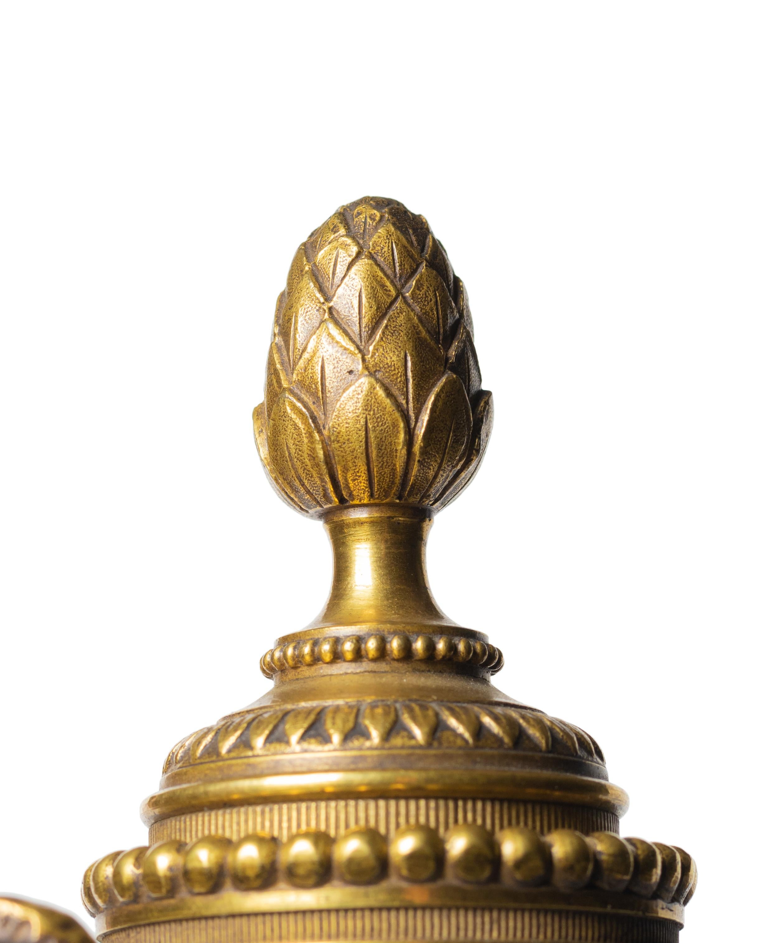 Coppia di candelabri in porcellana di Sèvres e ormolu, François Boucher, XVIII secolo in vendita 2