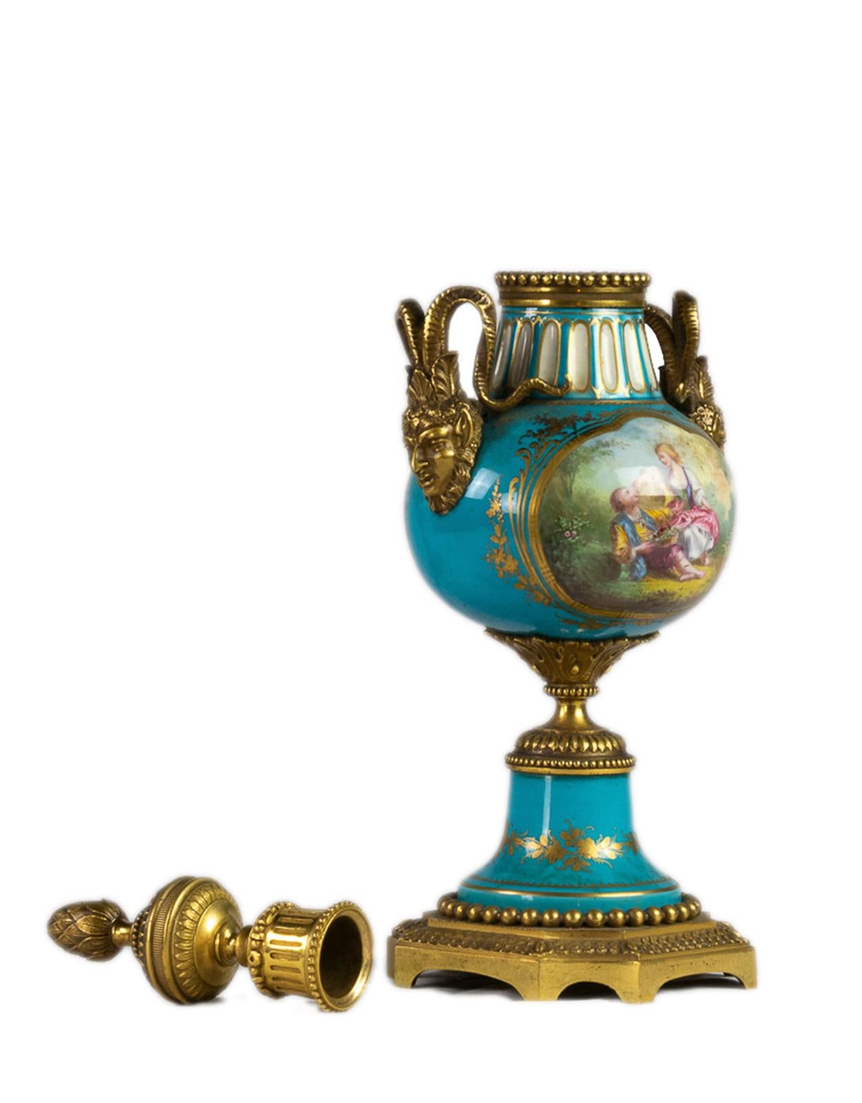 Coppia di candelabri in porcellana di Sèvres e ormolu, François Boucher, XVIII secolo in vendita 5