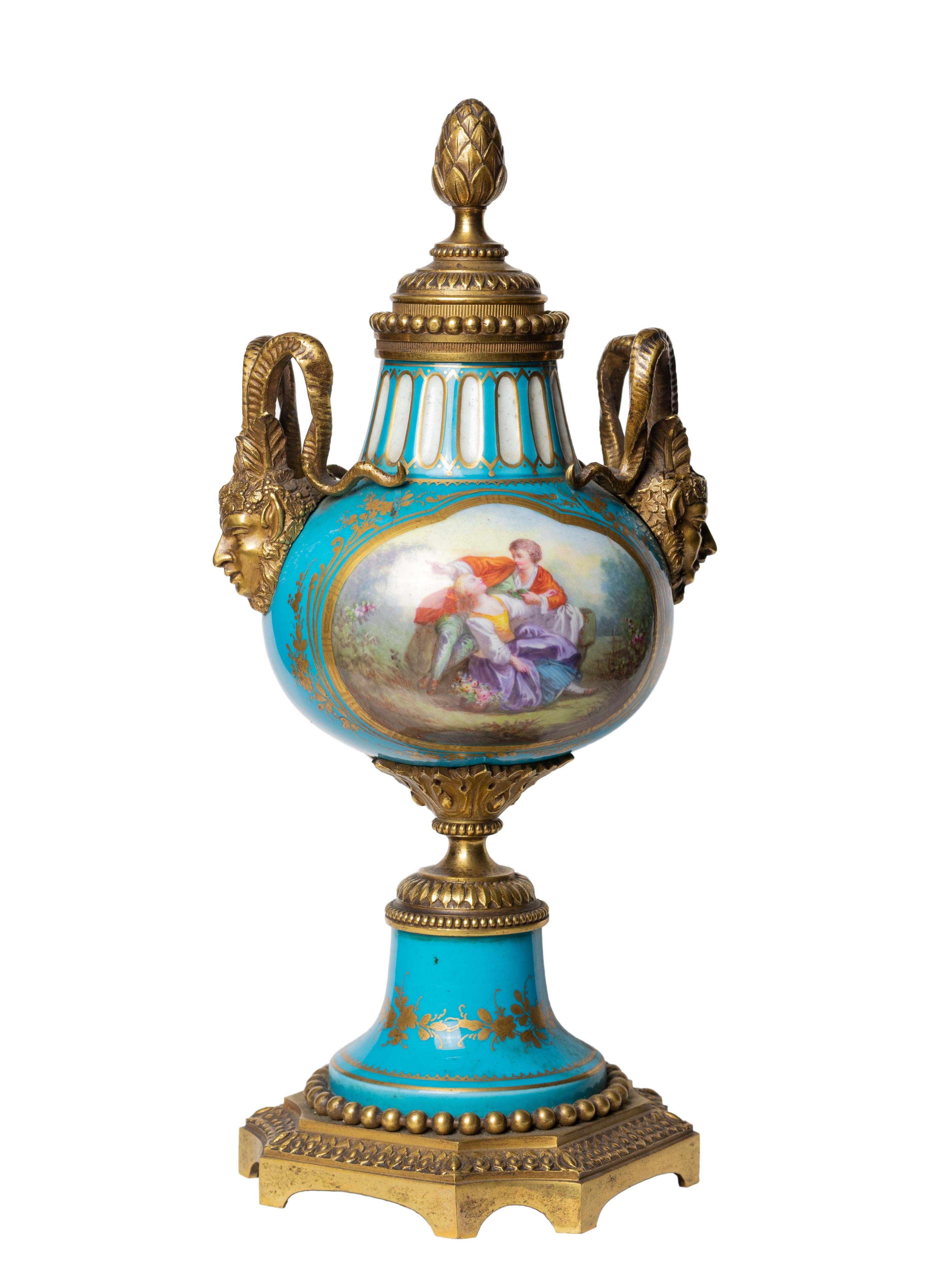 Coppia di candelabri in porcellana di Sèvres e ormolu, François Boucher, XVIII secolo in vendita 7