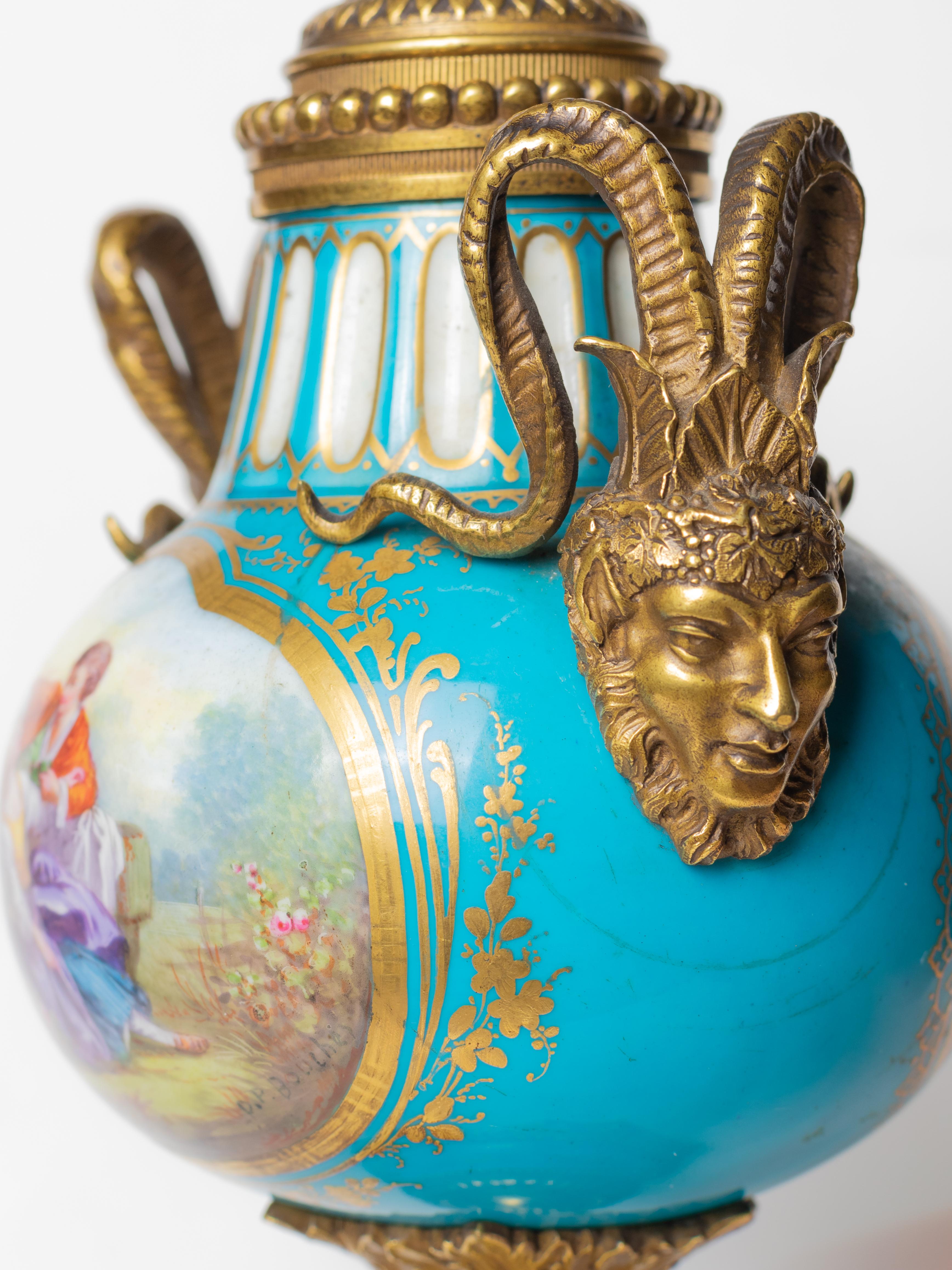 Coppia di candelabri in porcellana di Sèvres e ormolu, François Boucher, XVIII secolo in vendita 9