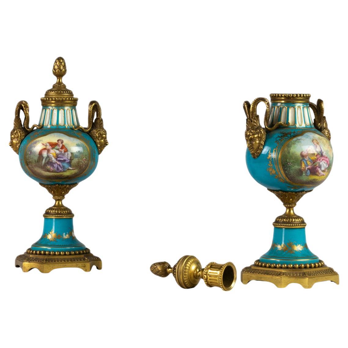 Coppia di candelabri in porcellana di Sèvres e ormolu, François Boucher, XVIII secolo